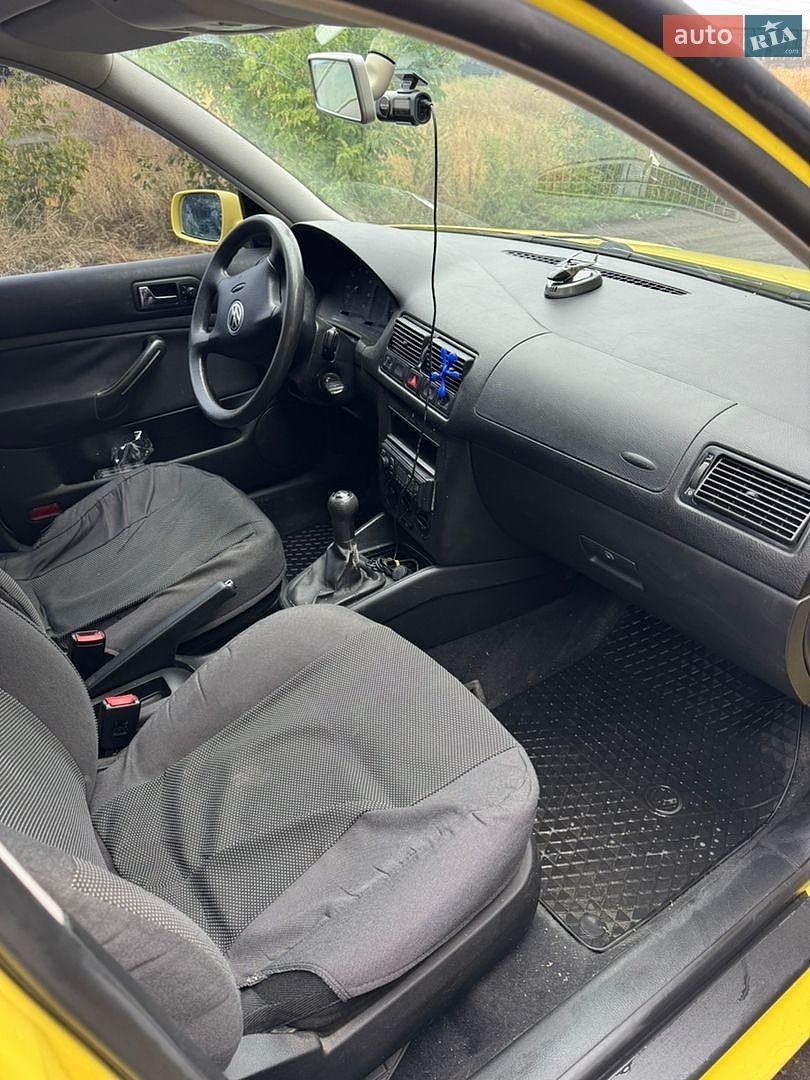 Volkswagen Golf 2000 VIN WVWZZZ1JZYW681857 фото оголошення 2 з 12