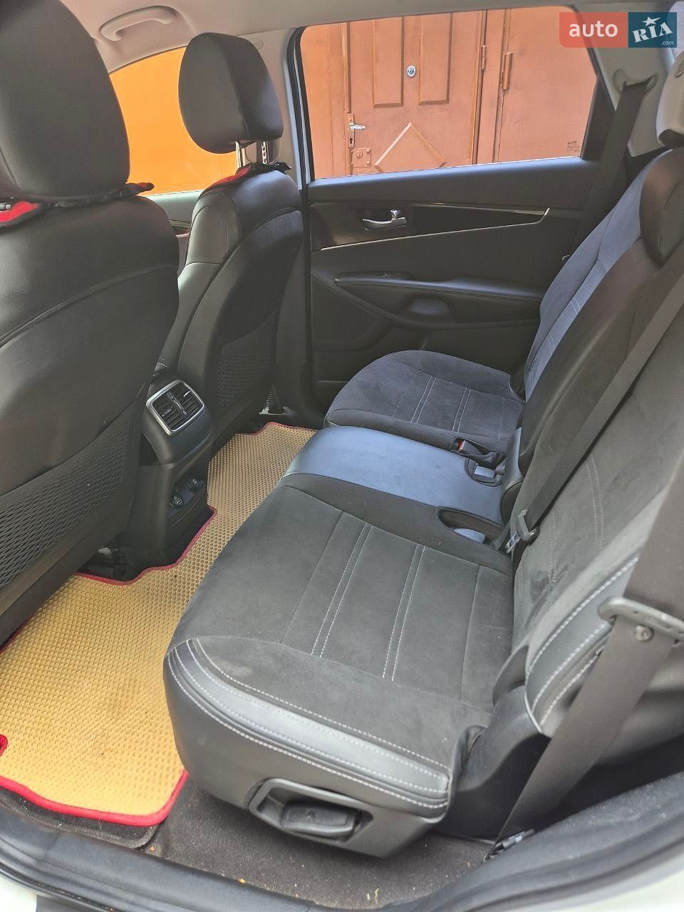 Kia Sorento 2017 VIN KNAPH81BDF5049676 фото оголошення 16 з 19