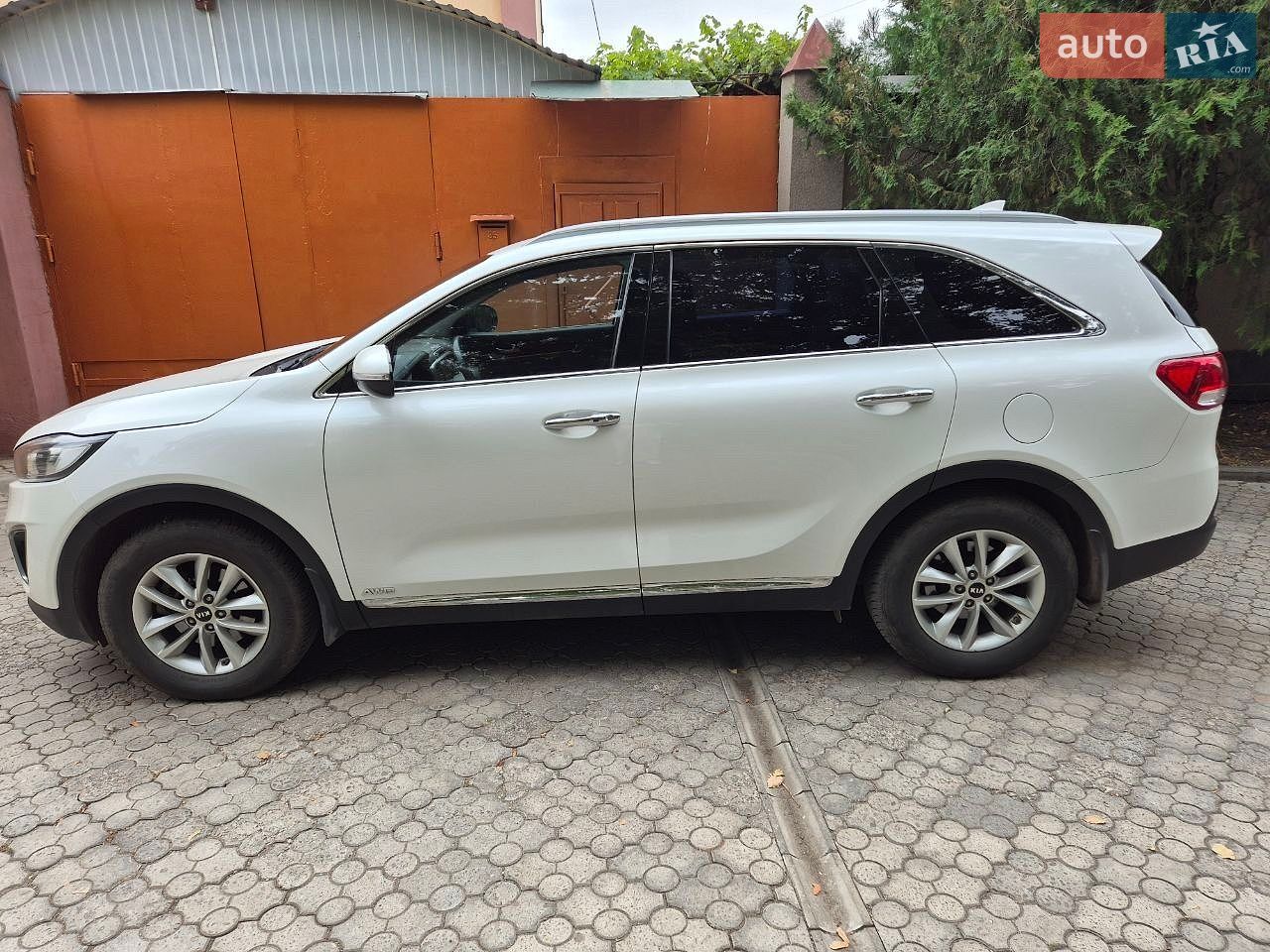 Kia Sorento 2017 VIN KNAPH81BDF5049676 фото оголошення 4 з 19