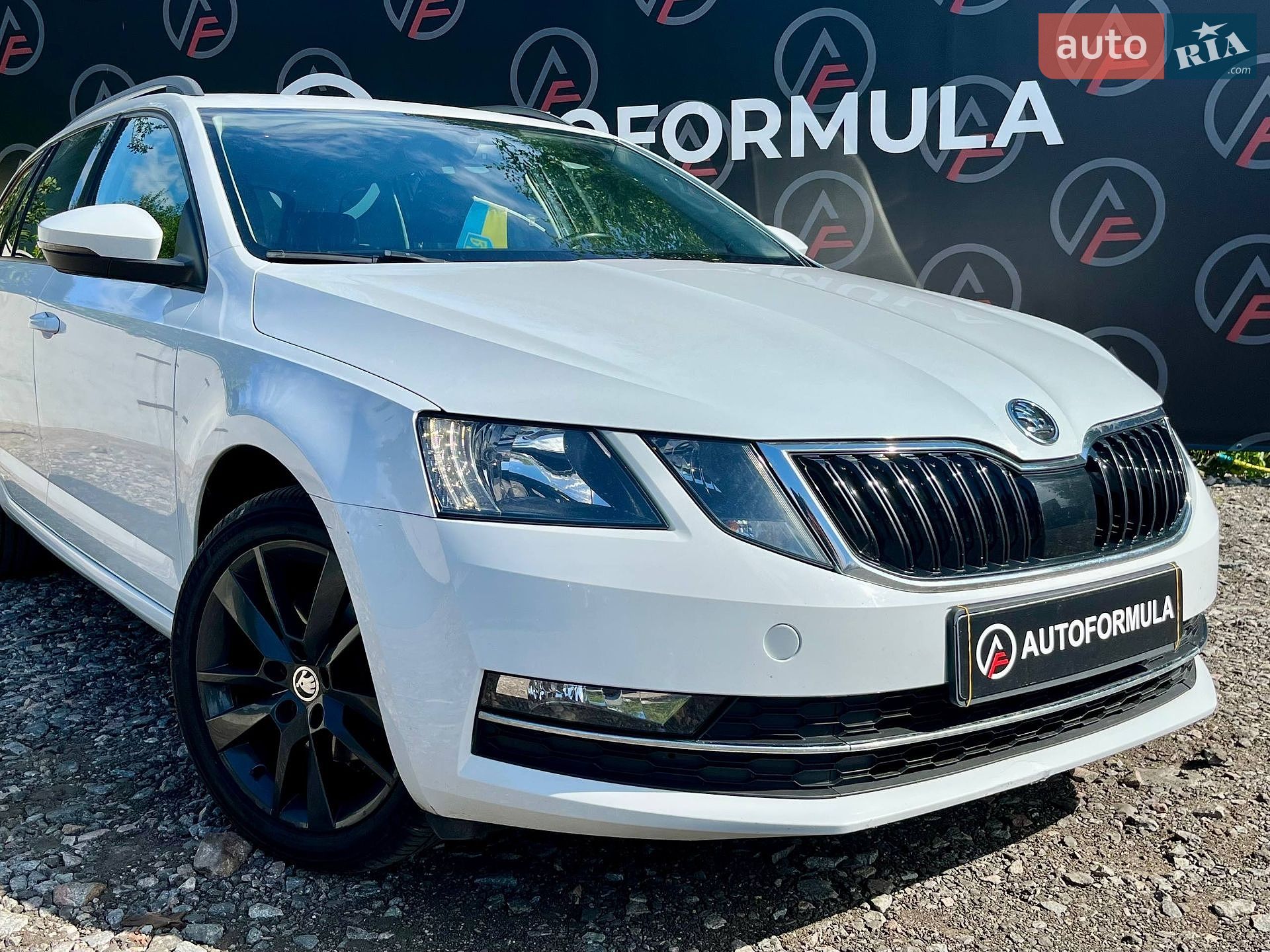 Skoda Octavia 2017 VIN TMBJJ7NE2J0133472 фото оголошення 2 з 30