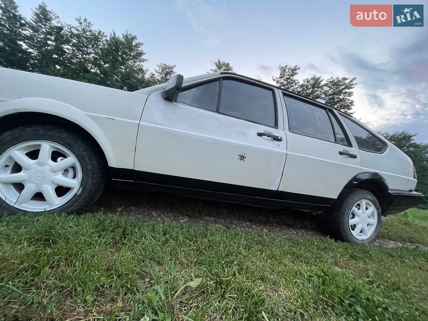Volkswagen Passat 1986 VIN WVWZZZ32ZGE093075 фото оголошення 9 з 80