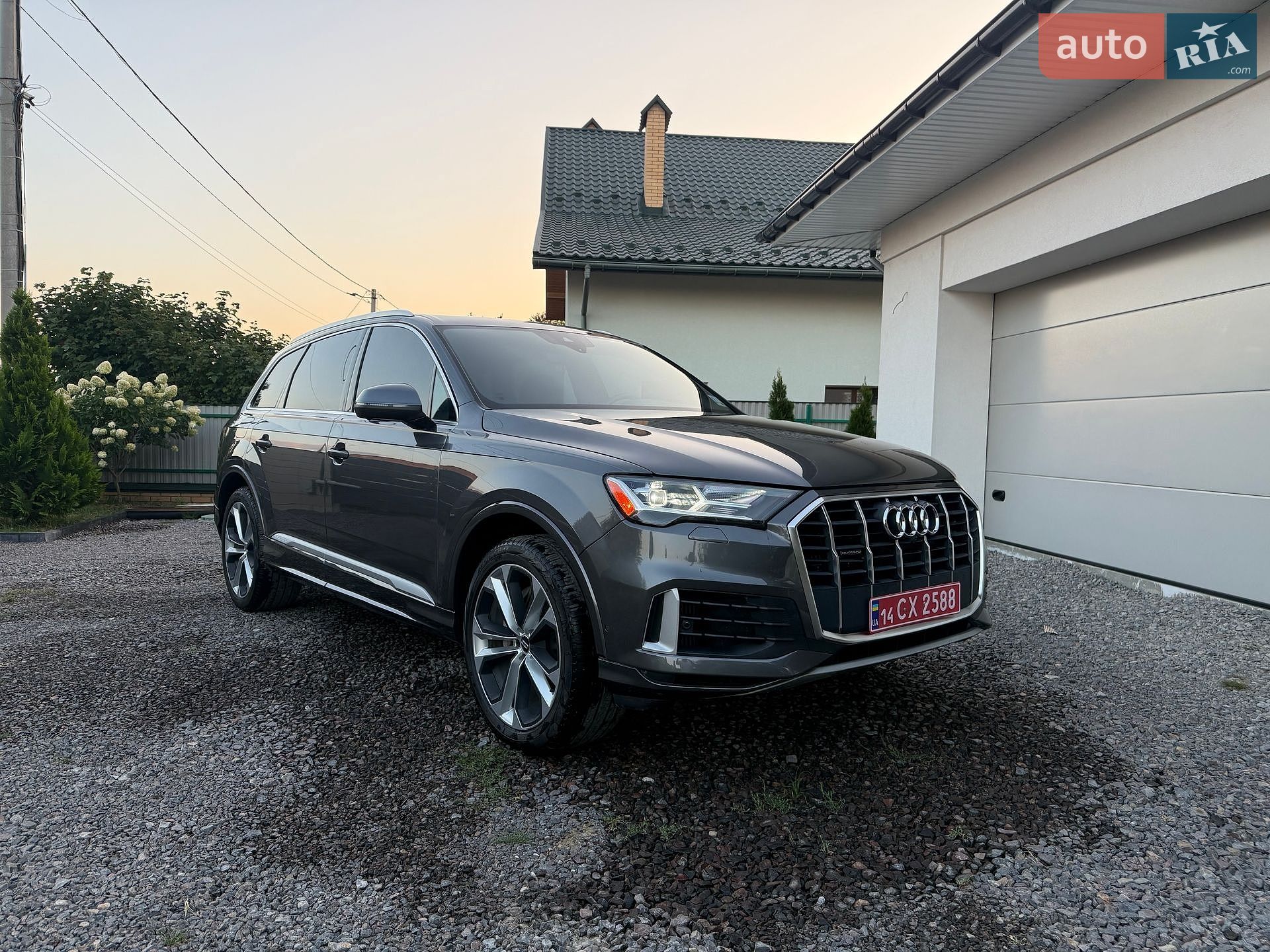 Audi Q7 2020 VIN WA1LXAF72LD004285 фото оголошення 2 з 24