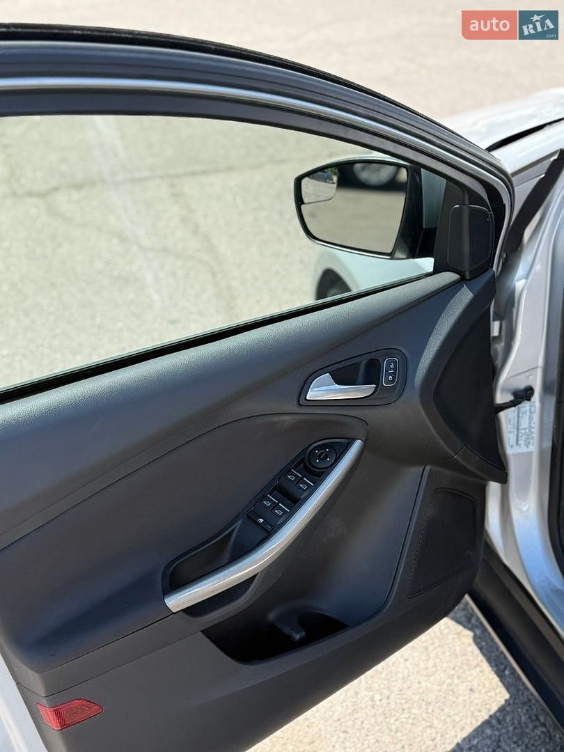 Ford Focus 2018 VIN 1FADP3J2XJL279655 фото оголошення 27 з 53