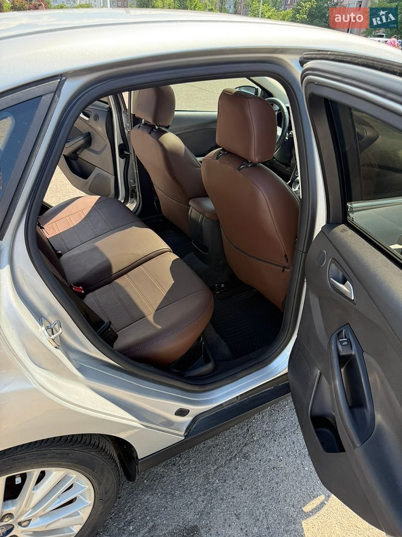 Ford Focus 2018 VIN 1FADP3J2XJL279655 фото оголошення 31 з 53