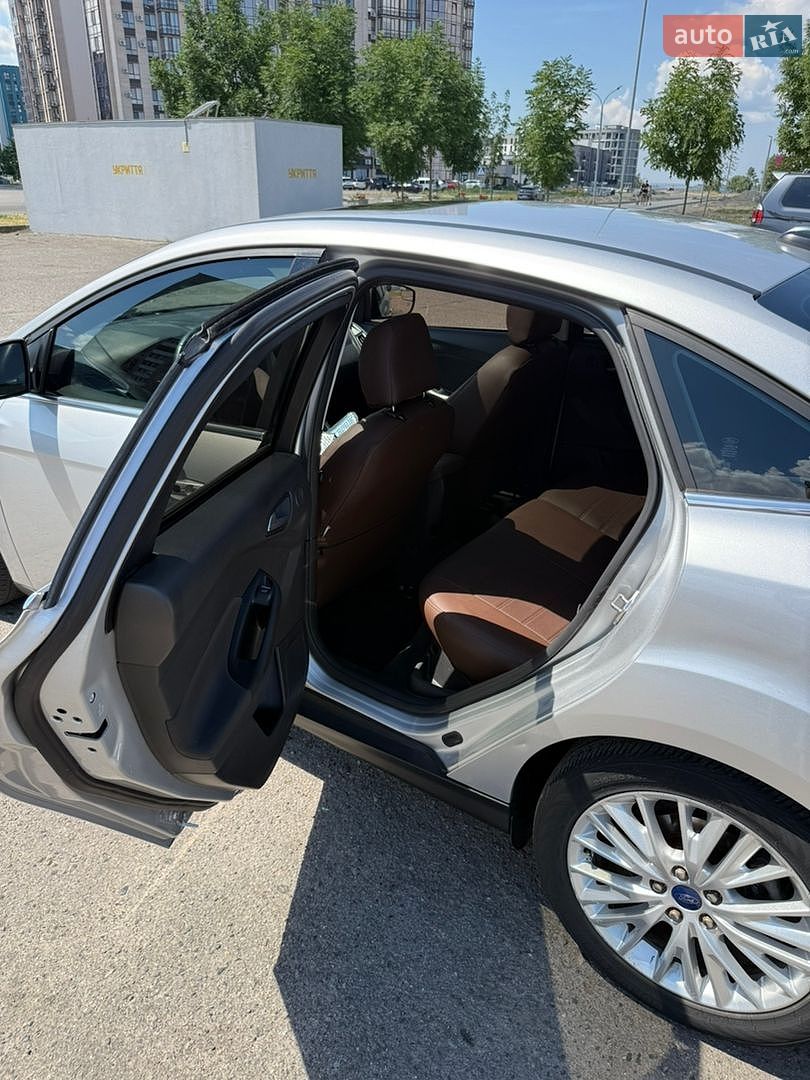 Ford Focus 2018 VIN 1FADP3J2XJL279655 фото оголошення 34 з 53