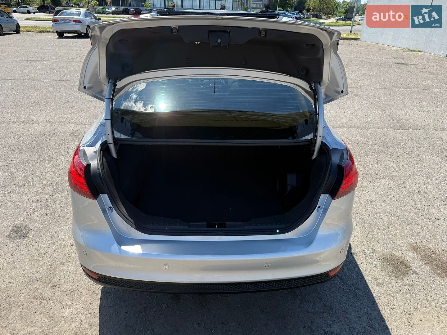 Ford Focus 2018 VIN 1FADP3J2XJL279655 фото оголошення 35 з 53