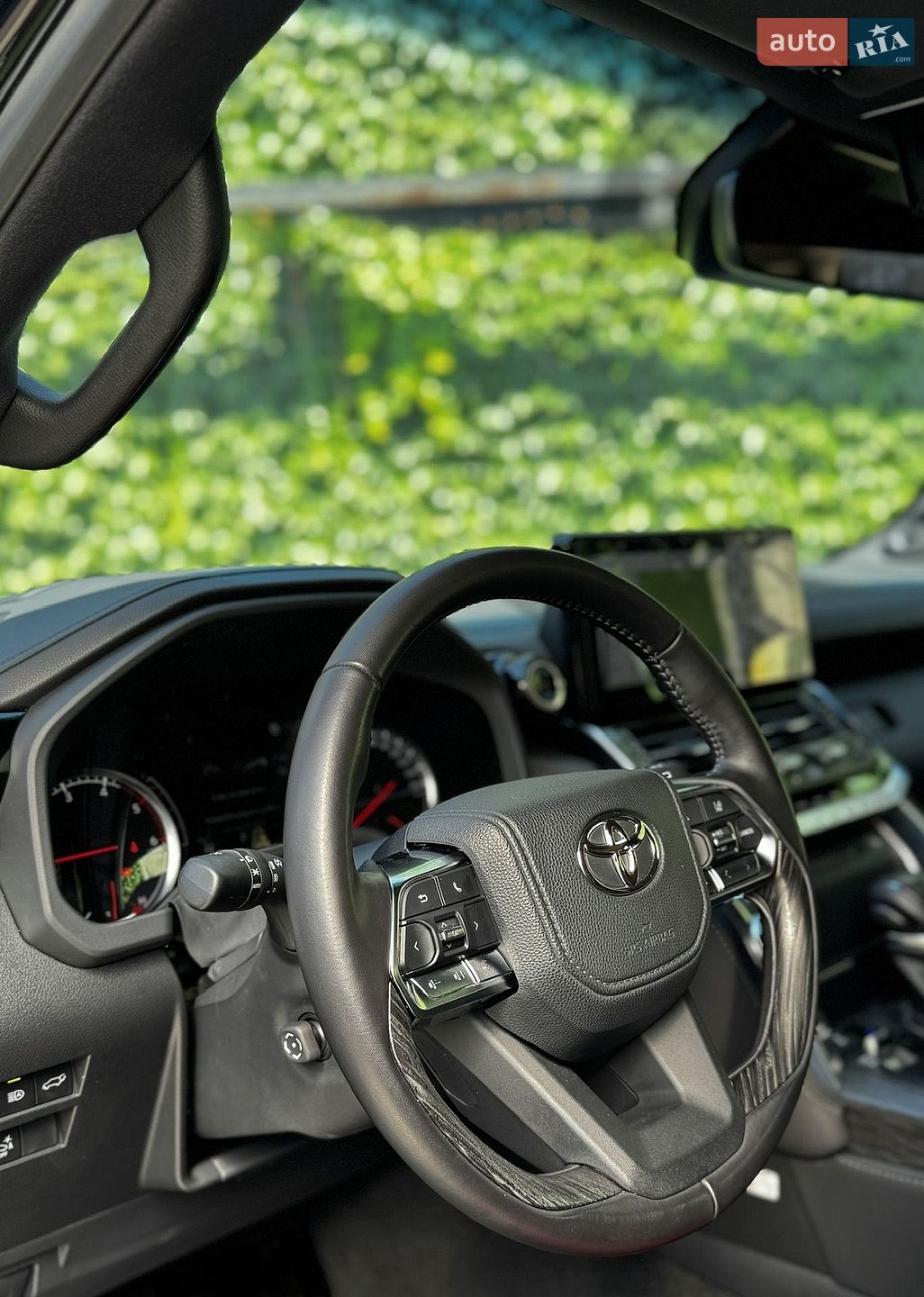 Toyota Land Cruiser 2023 VIN JTMAAABJ604041903 фото оголошення 12 з 15