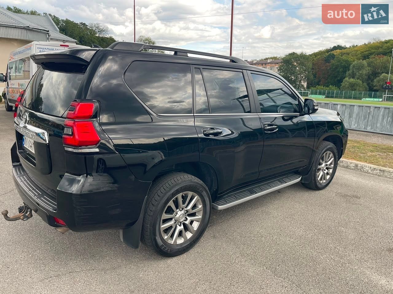 Toyota Land Cruiser Prado 2020 VIN JTEBU3FJ90K187043 фото оголошення 2 з 9