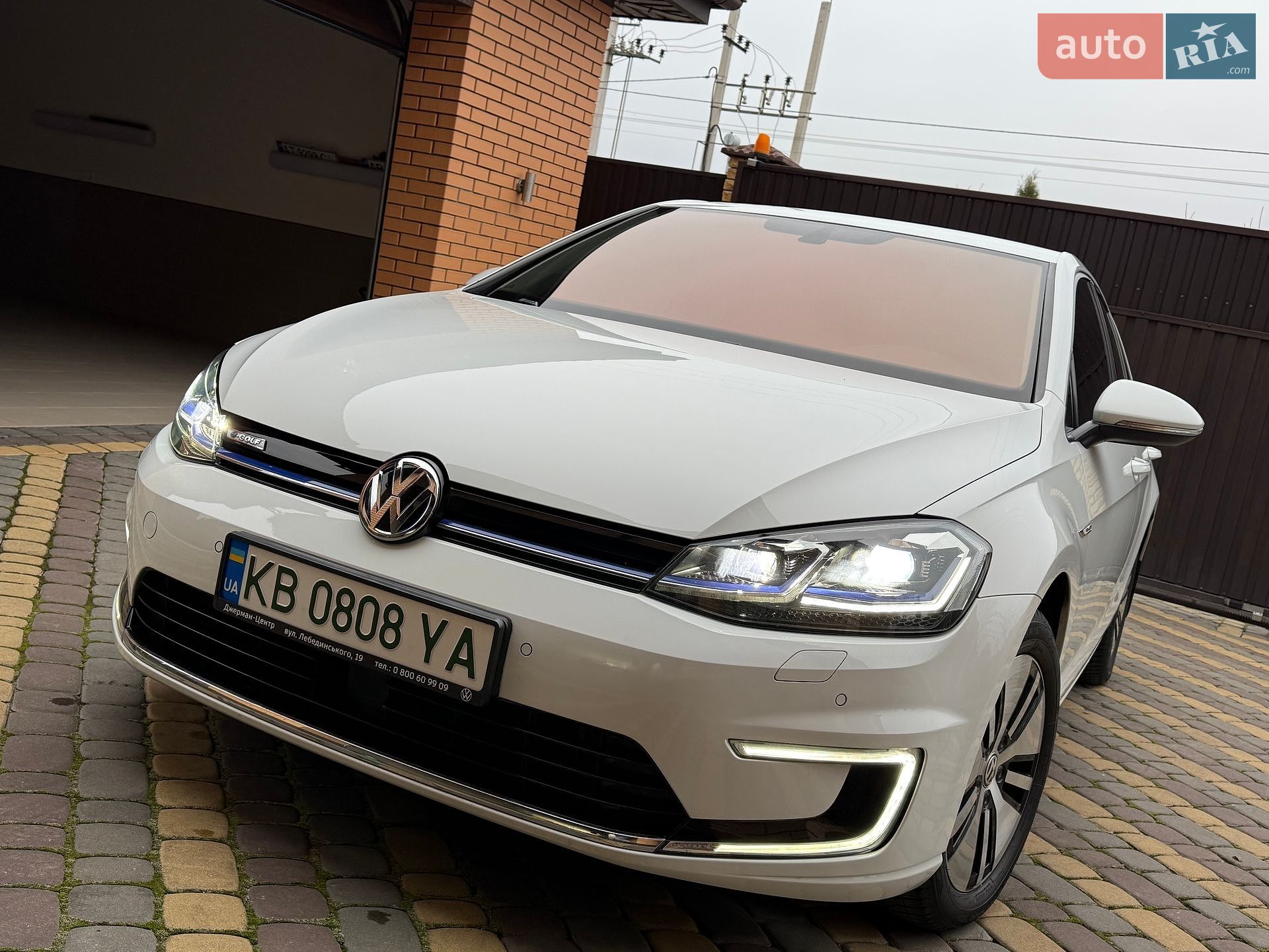 Volkswagen e-Golf 2018 VIN WVWZZZAUZJW906064 фото оголошення 11 з 23