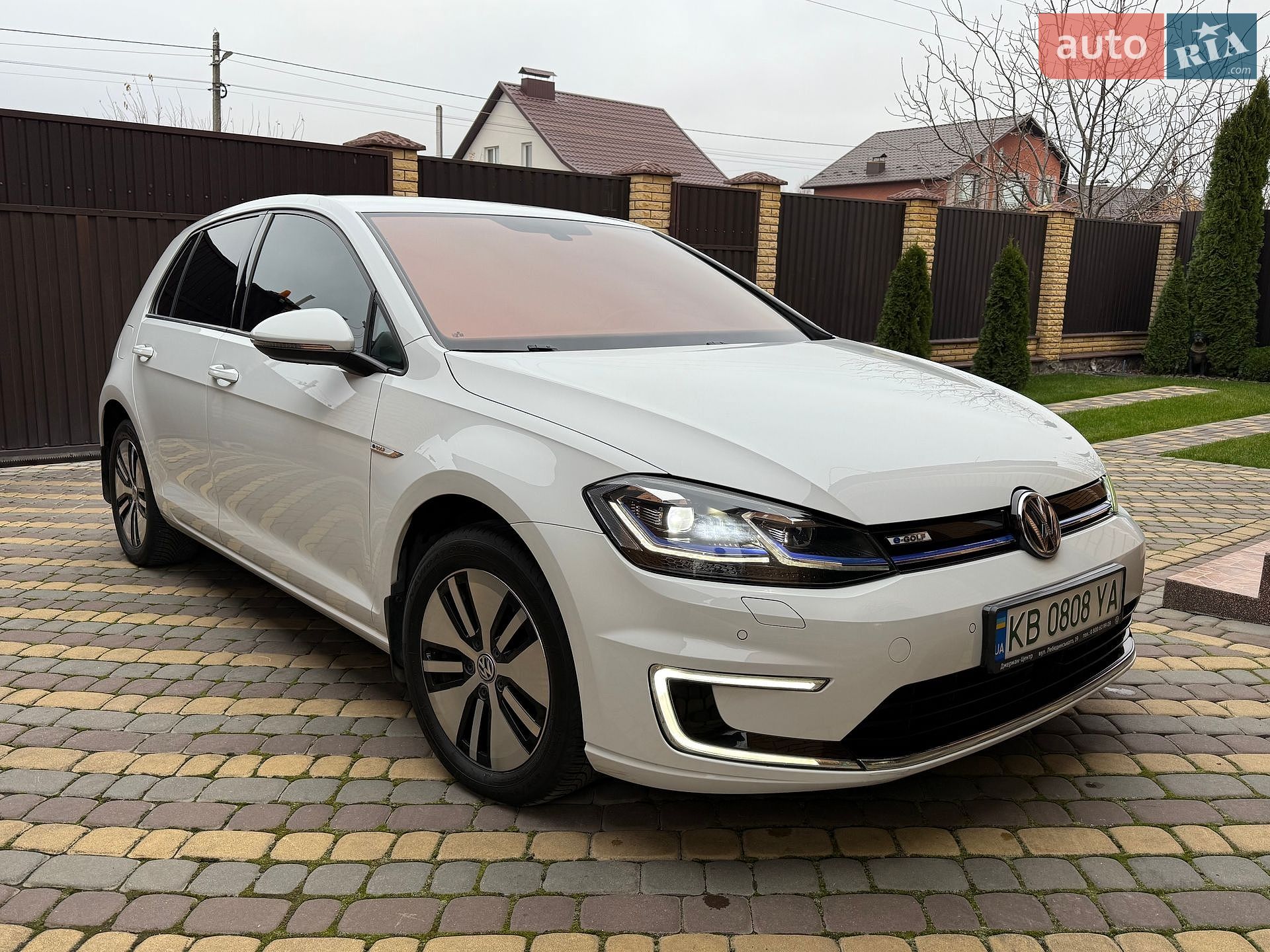Volkswagen e-Golf 2018 VIN WVWZZZAUZJW906064 фото оголошення 12 з 23