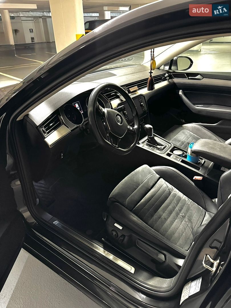 Volkswagen Passat 2018 VIN WVWZZZ3CZKE054352 фото оголошення 9 з 12