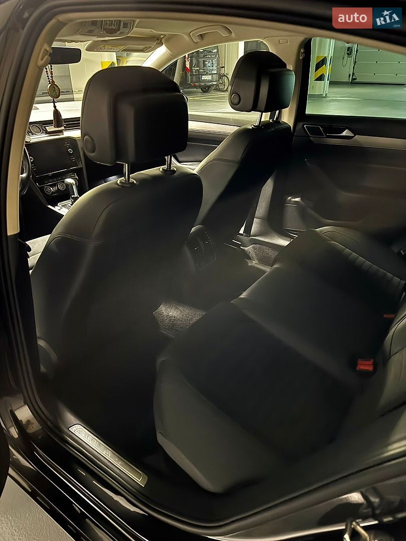 Volkswagen Passat 2018 VIN WVWZZZ3CZKE054352 фото оголошення 10 з 12