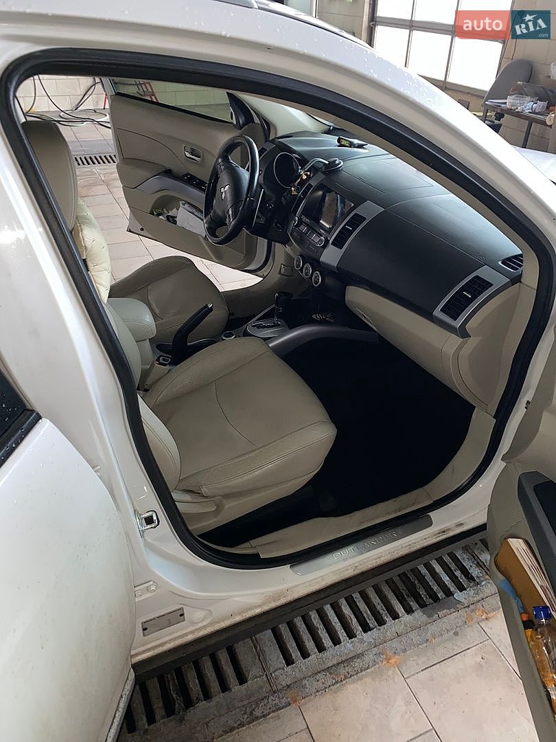 Mitsubishi Outlander XL 2008 VIN JMBXLCW6W8Z000810 фото оголошення 5 з 10