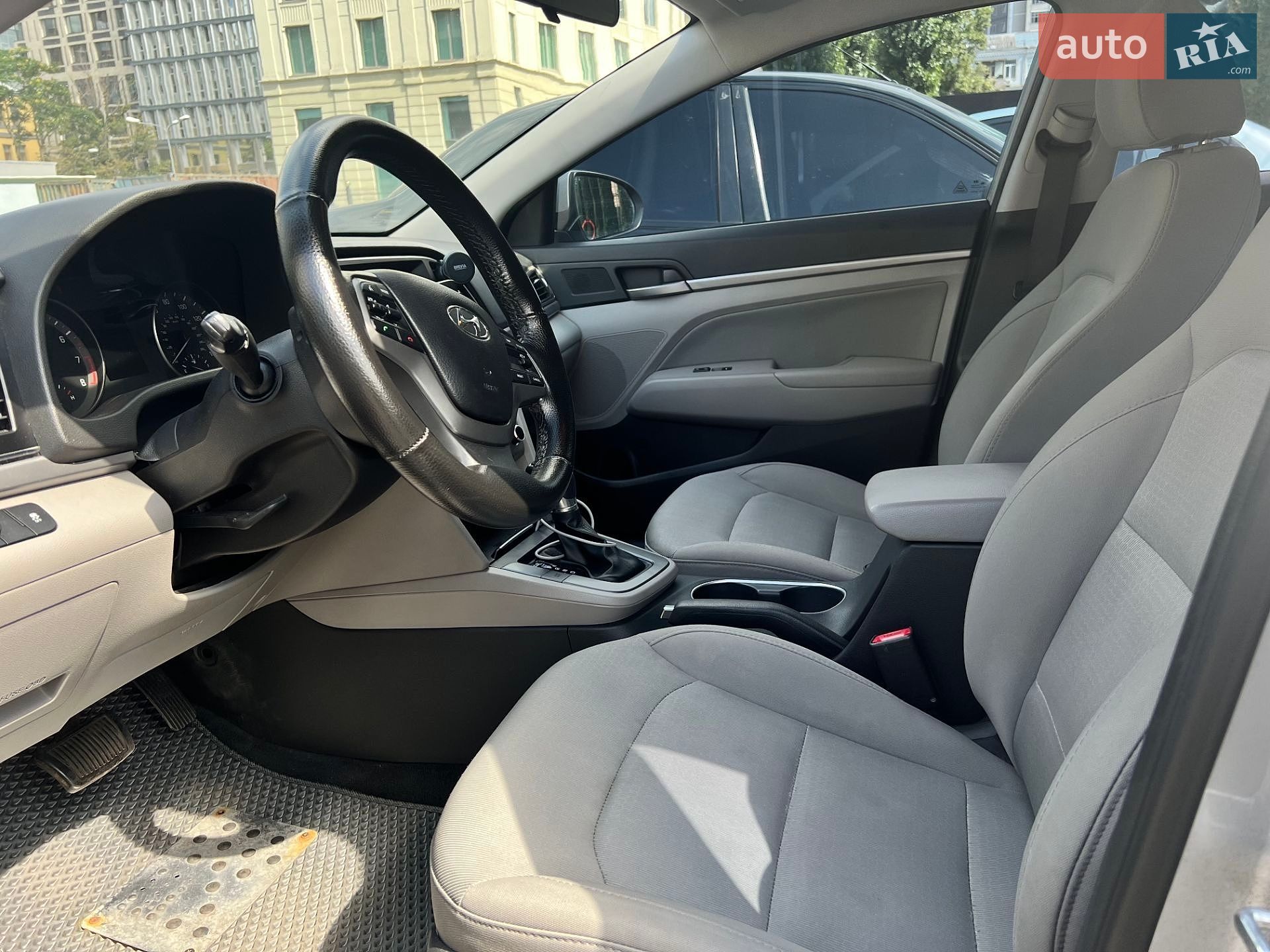 Hyundai Elantra 2016 VIN 5NPD84LF1HH167905 фото оголошення 4 з 10