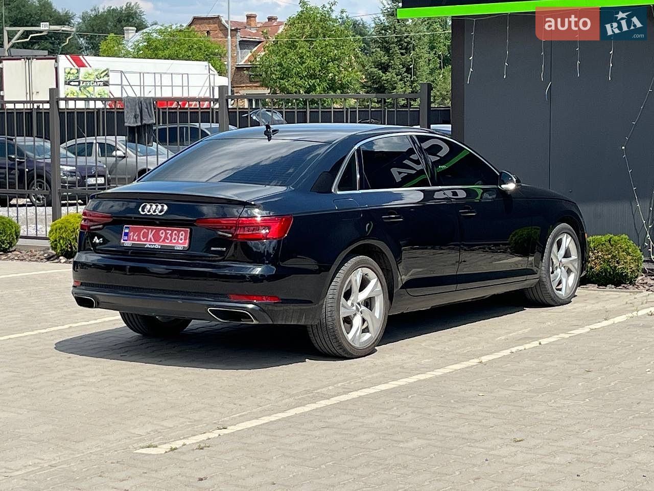 Audi A4 2019 VIN WAUBNAF46KN011517 фото оголошення 8 з 23