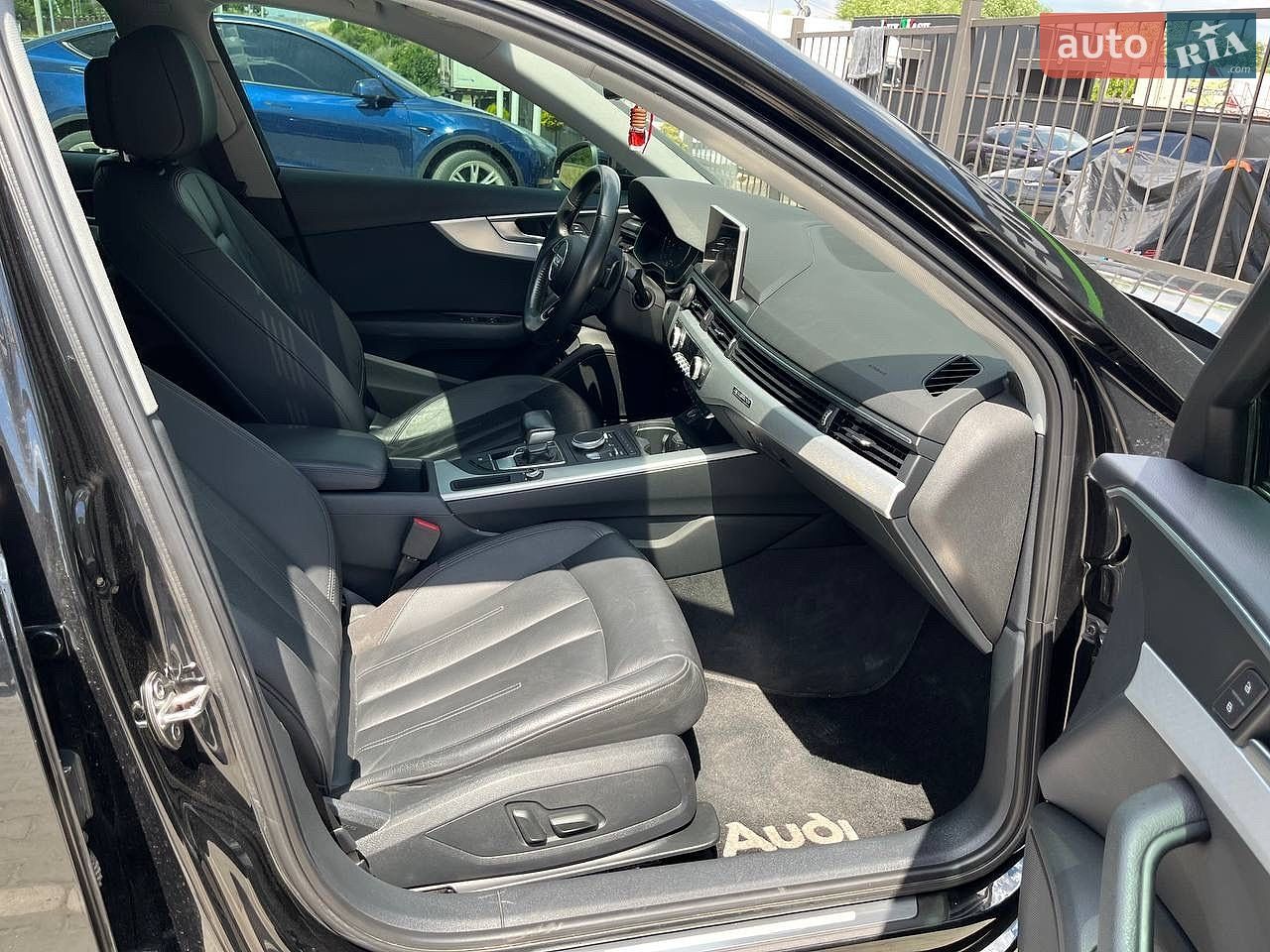 Audi A4 2019 VIN WAUBNAF46KN011517 фото оголошення 11 з 23