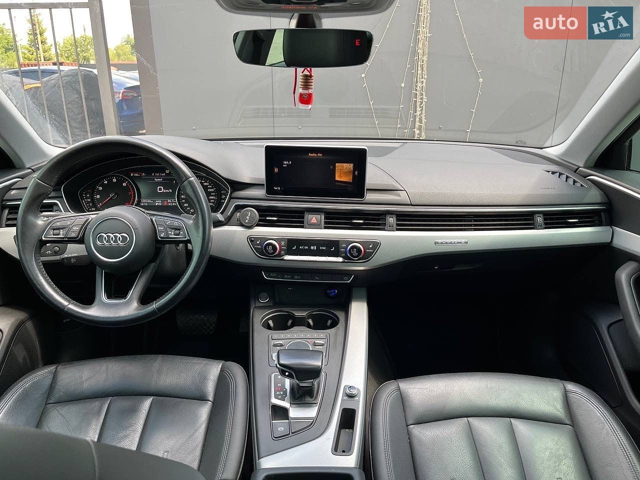 Audi A4 2019 VIN WAUBNAF46KN011517 фото оголошення 13 з 23