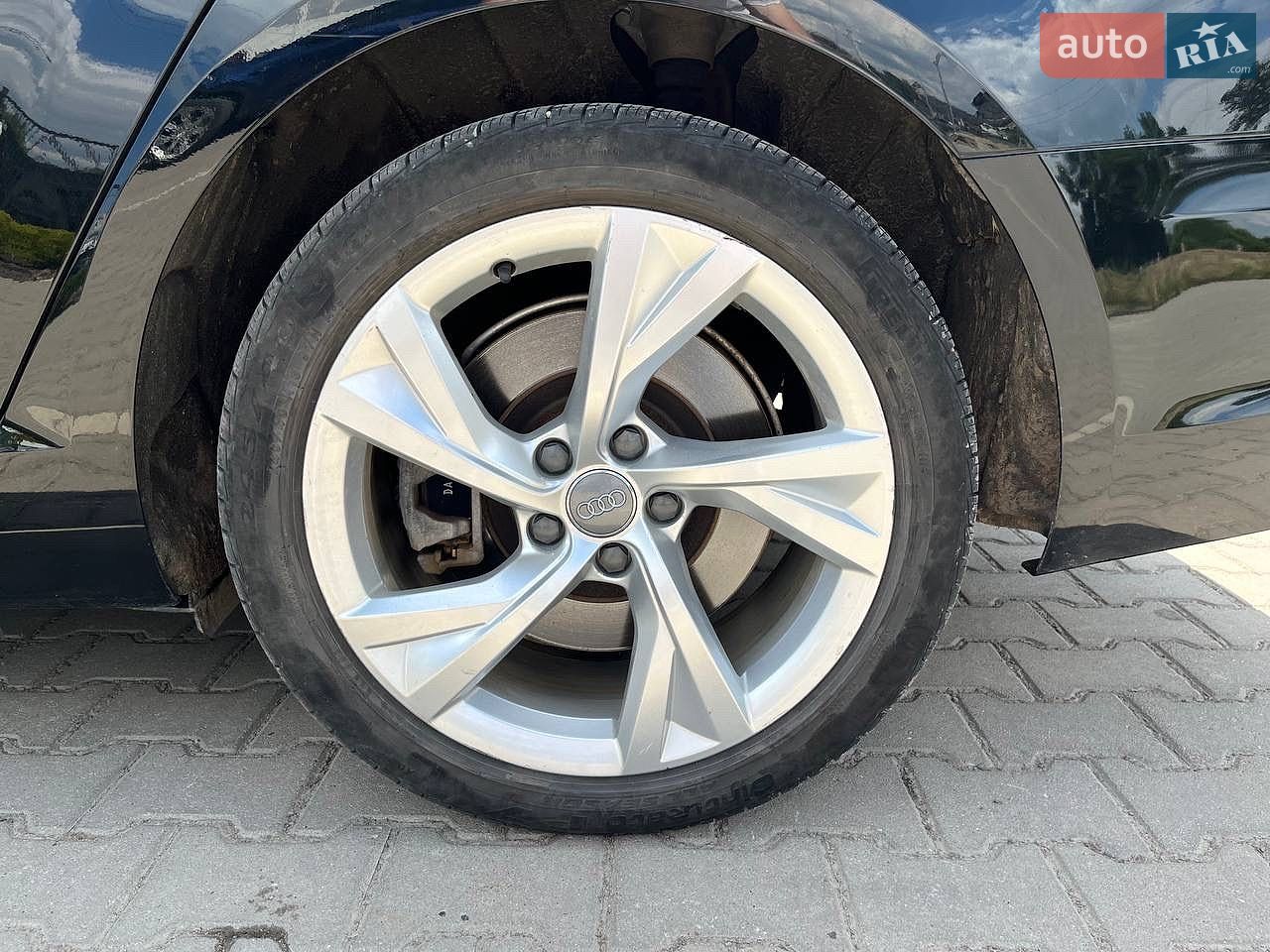 Audi A4 2019 VIN WAUBNAF46KN011517 фото оголошення 17 з 23