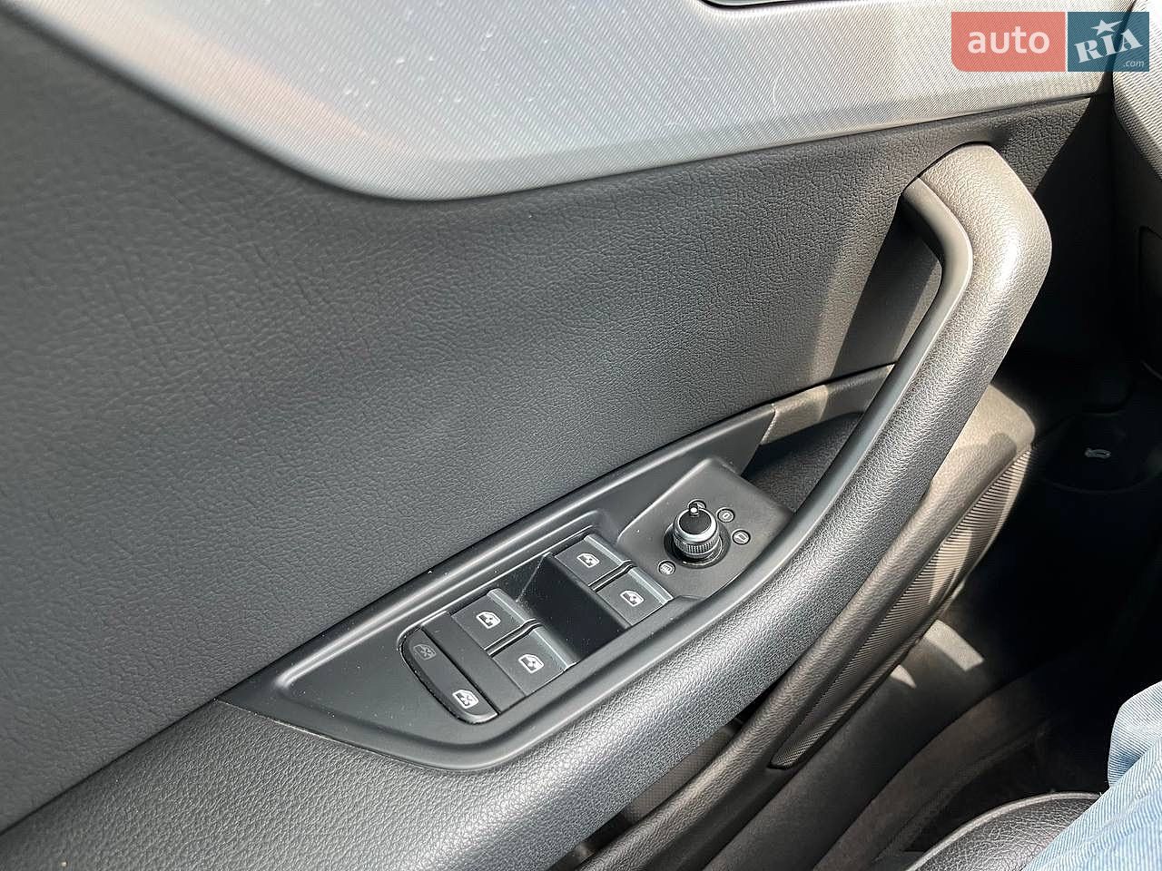 Audi A4 2019 VIN WAUBNAF46KN011517 фото оголошення 21 з 23