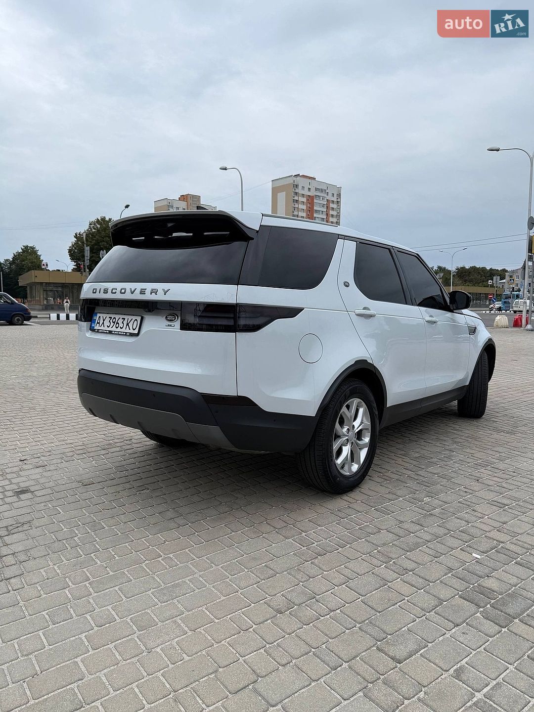 Land Rover Discovery 2019 VIN SALRG2RV9L2423058 фото оголошення 4 з 17