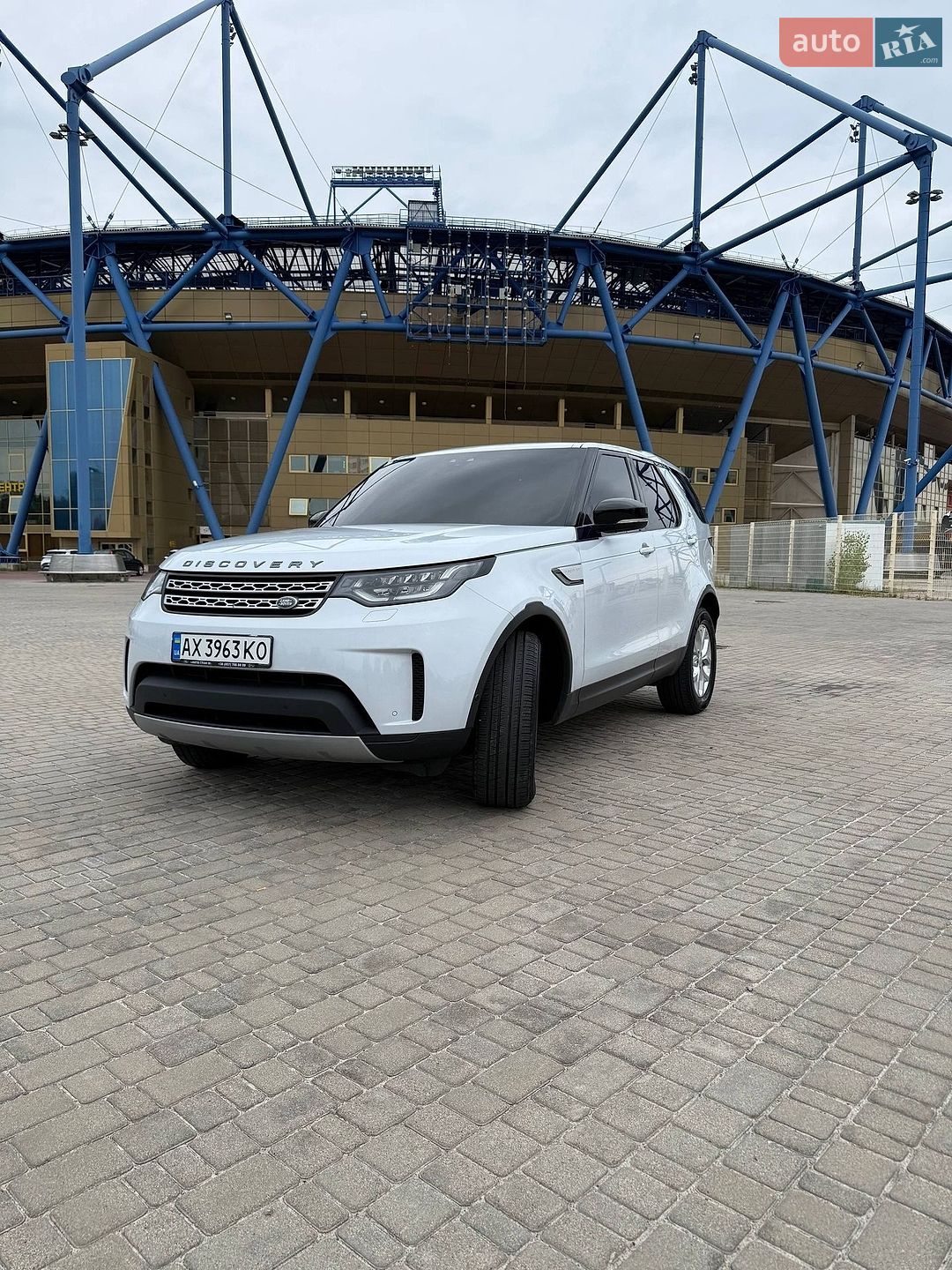 Land Rover Discovery 2019 VIN SALRG2RV9L2423058 фото оголошення 2 з 17