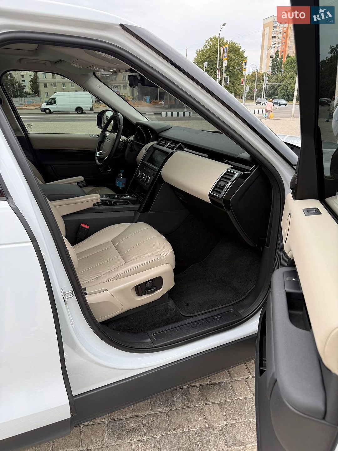 Land Rover Discovery 2019 VIN SALRG2RV9L2423058 фото оголошення 11 з 17