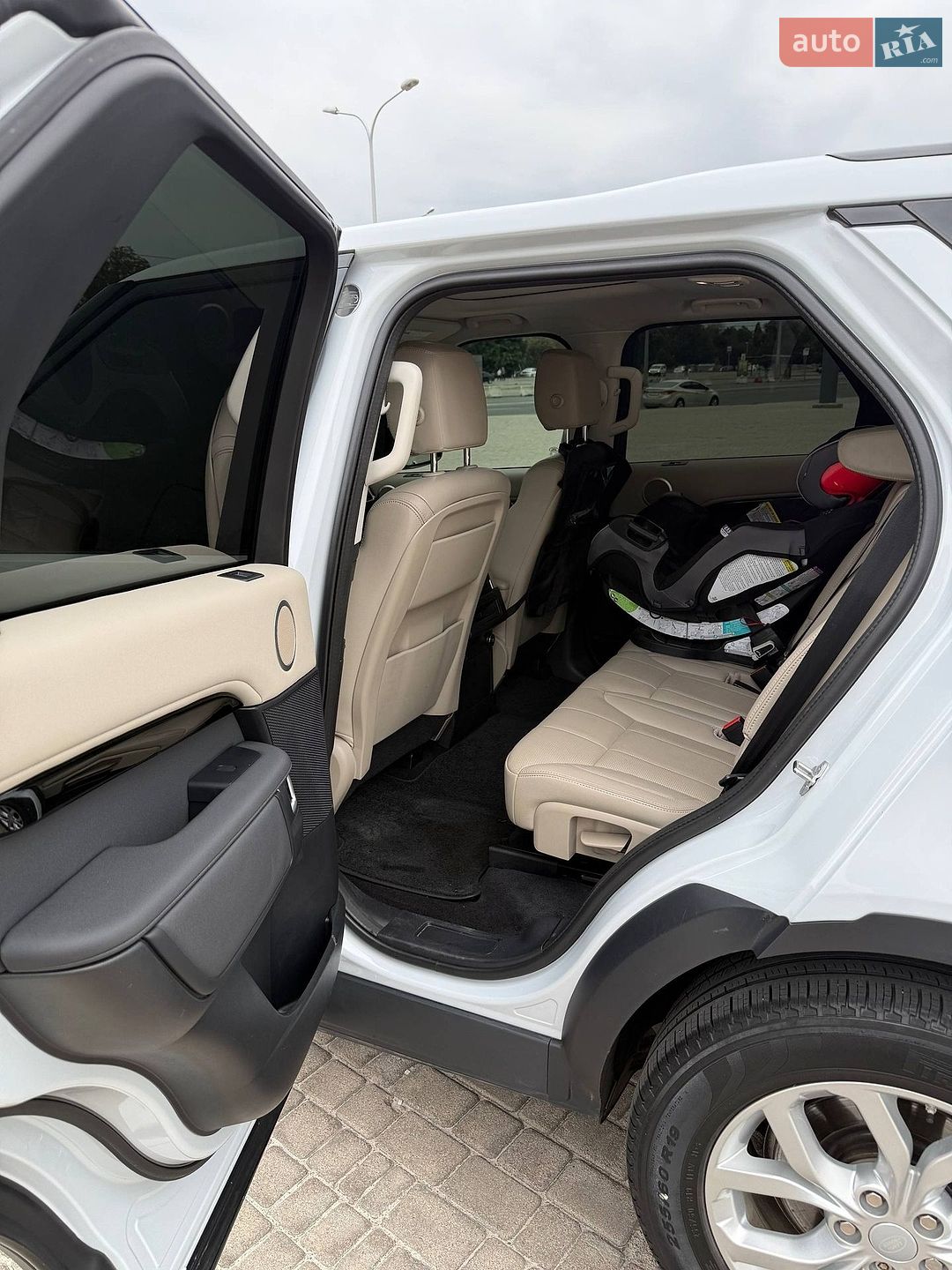 Land Rover Discovery 2019 VIN SALRG2RV9L2423058 фото оголошення 13 з 17