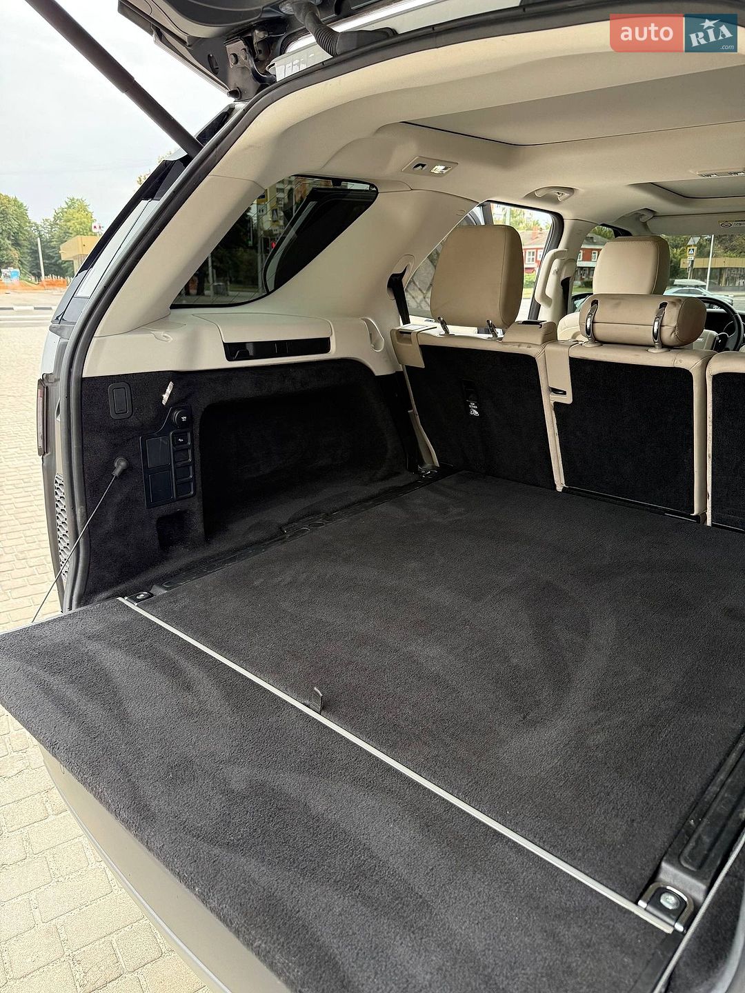 Land Rover Discovery 2019 VIN SALRG2RV9L2423058 фото оголошення 15 з 17