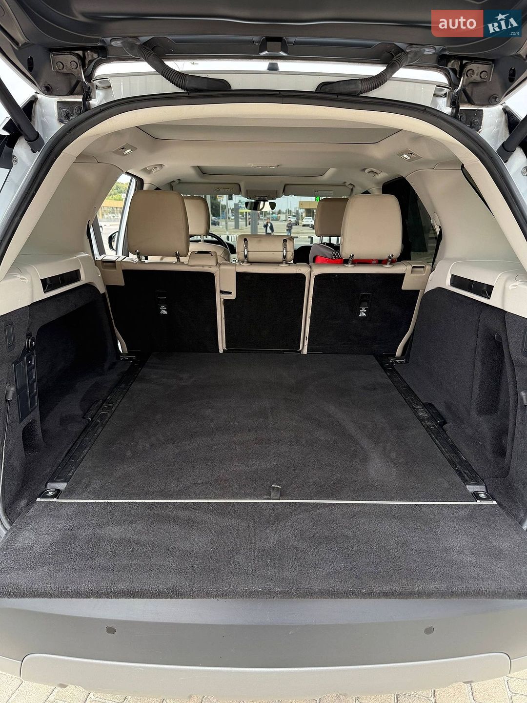 Land Rover Discovery 2019 VIN SALRG2RV9L2423058 фото оголошення 16 з 17