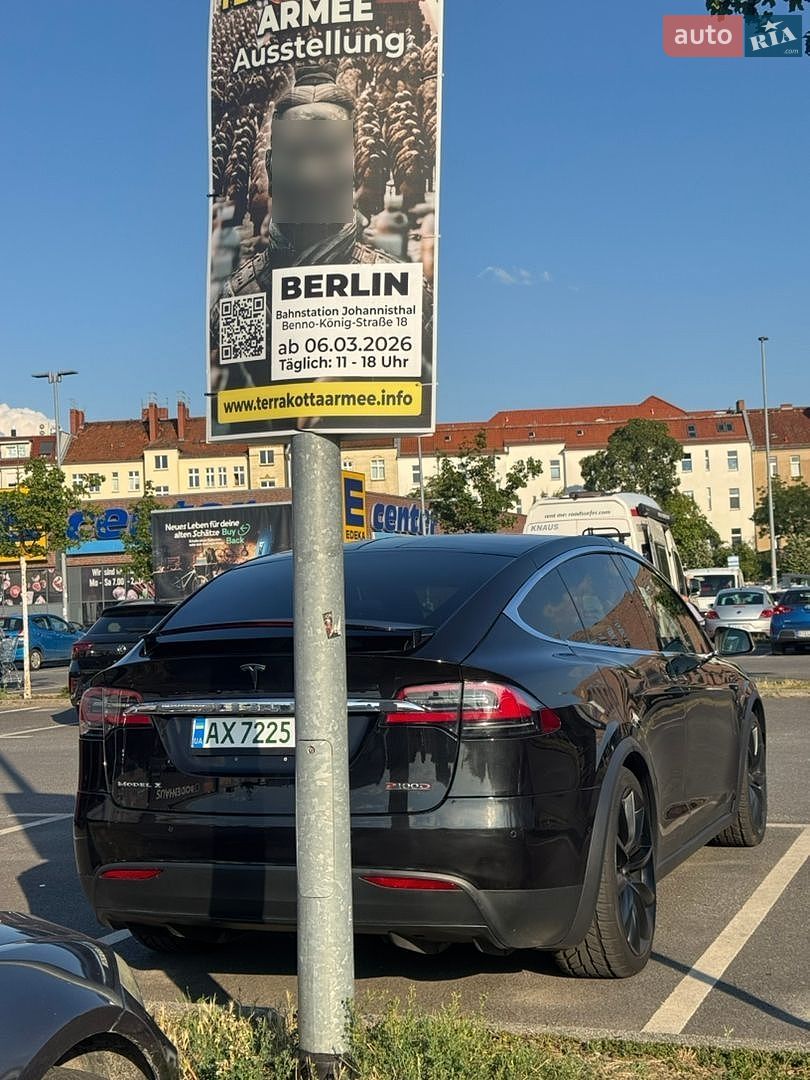 Tesla Model X 2018 VIN 5YJXCBE40JF106271 фото оголошення 25 з 47