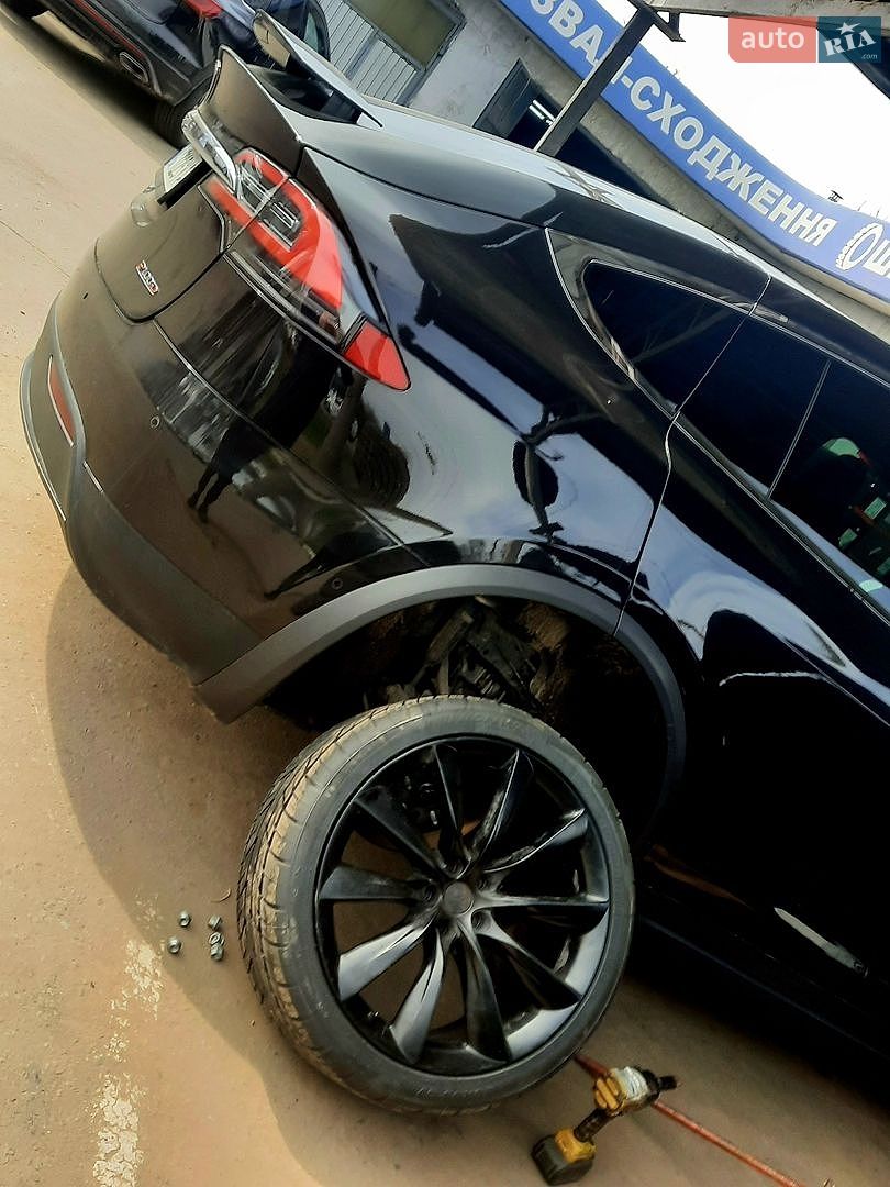 Tesla Model X 2018 VIN 5YJXCBE40JF106271 фото оголошення 35 з 47