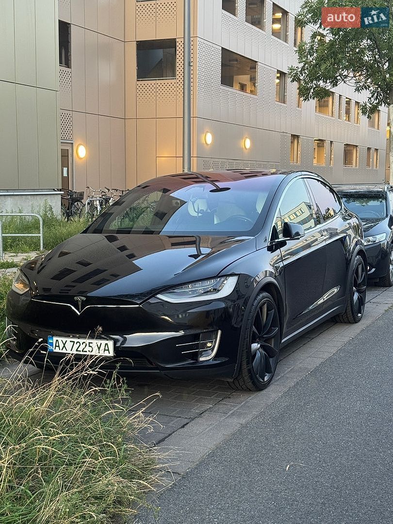 Tesla Model X 2018 VIN 5YJXCBE40JF106271 фото оголошення 34 з 47