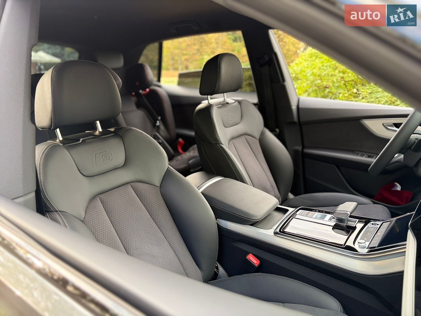 Audi Q8 2025 VIN WAUZZZF16TD014710 фото оголошення 4 з 51