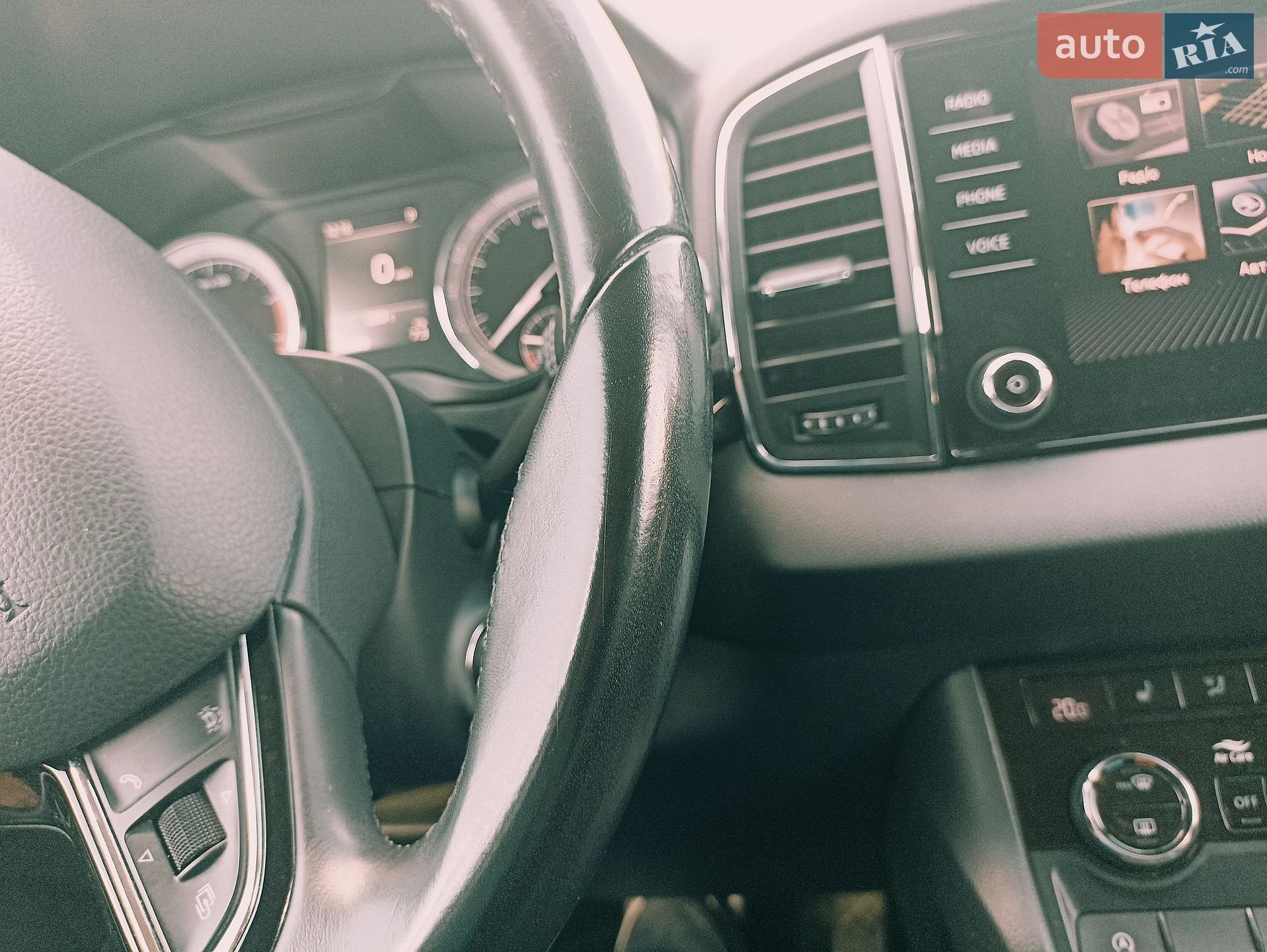 Skoda Karoq 2018 VIN TMBJR6NU9JB200132 фото оголошення 9 з 22