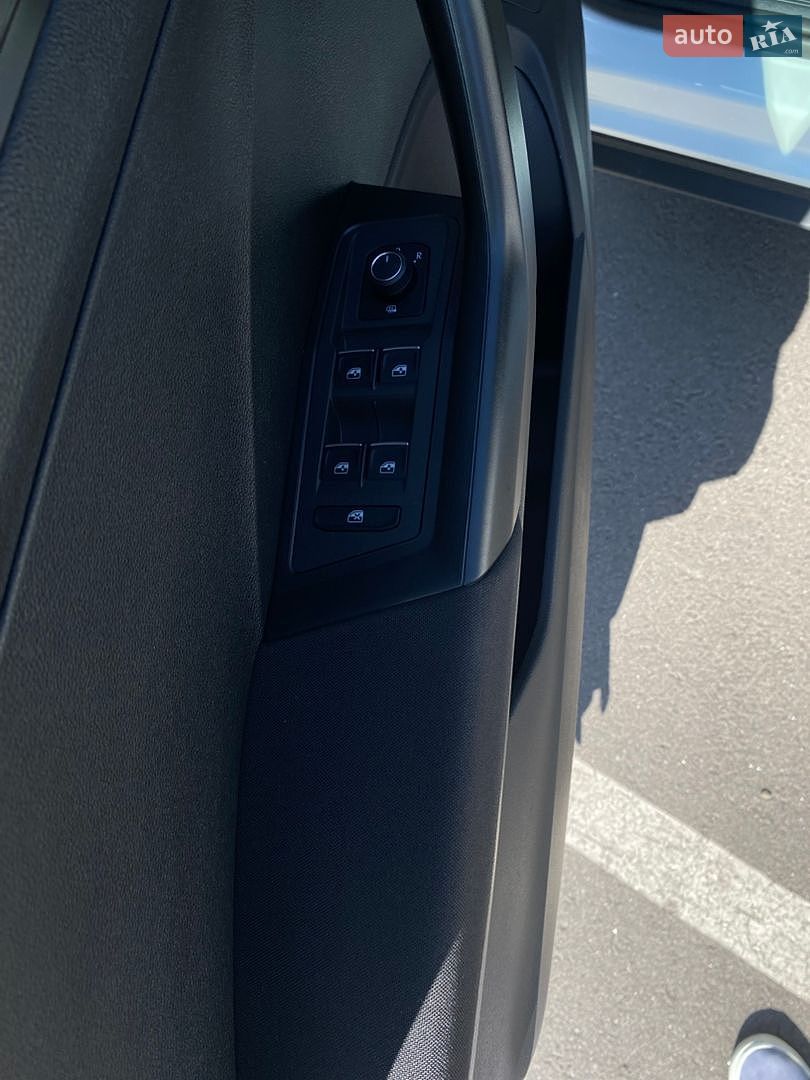 Volkswagen T-Roc 2019 VIN WVGZZZA1ZLV036162 фото оголошення 14 з 24