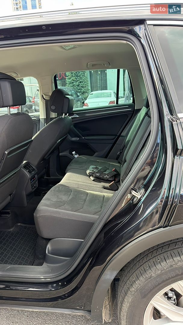 Volkswagen Tiguan 2018 VIN WVGZZZ5NZJW909671 фото оголошення 4 з 8