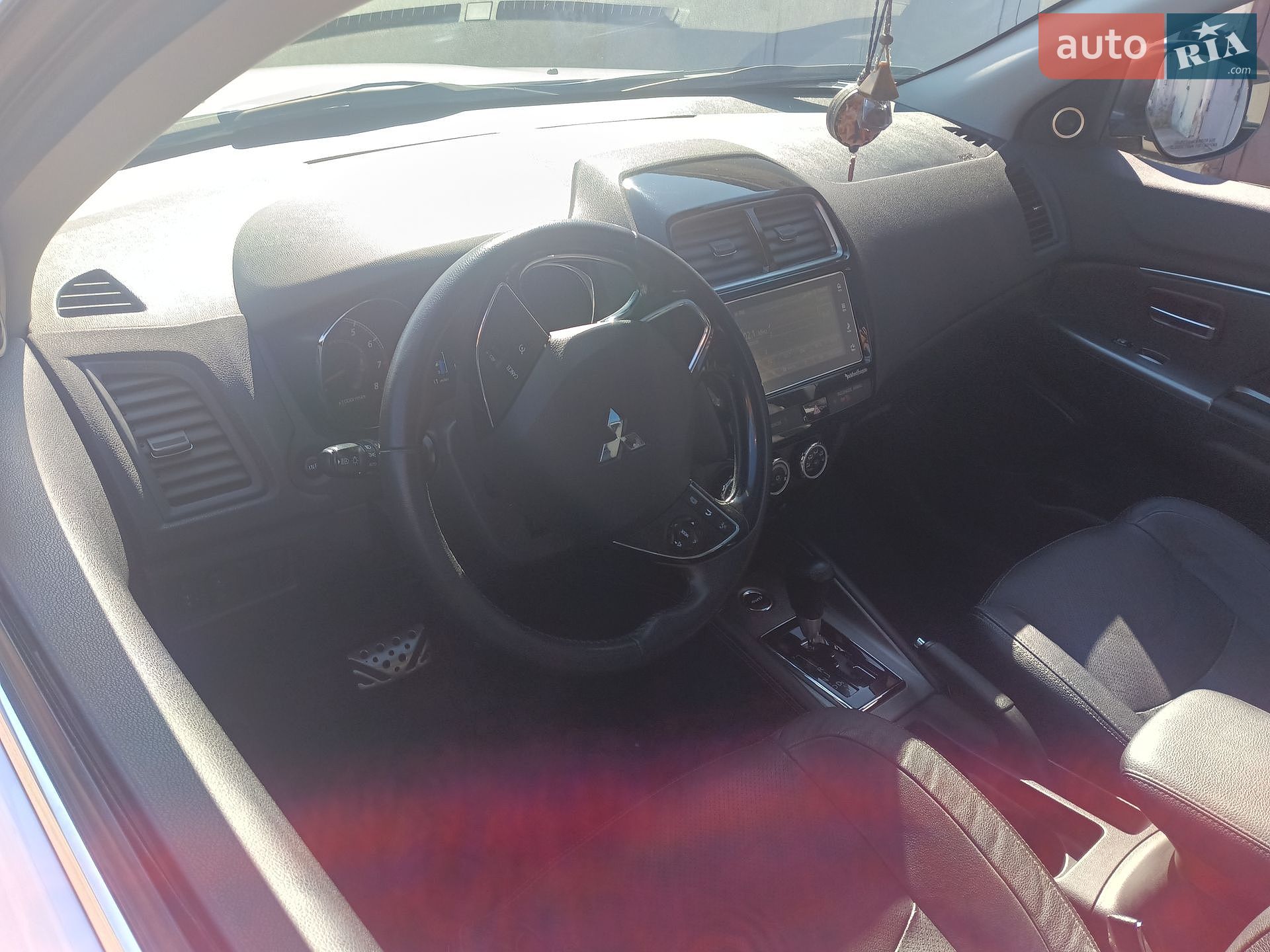 Mitsubishi Outlander Sport 2018 VIN JA4AR4AWXJU010009 фото оголошення 8 з 19