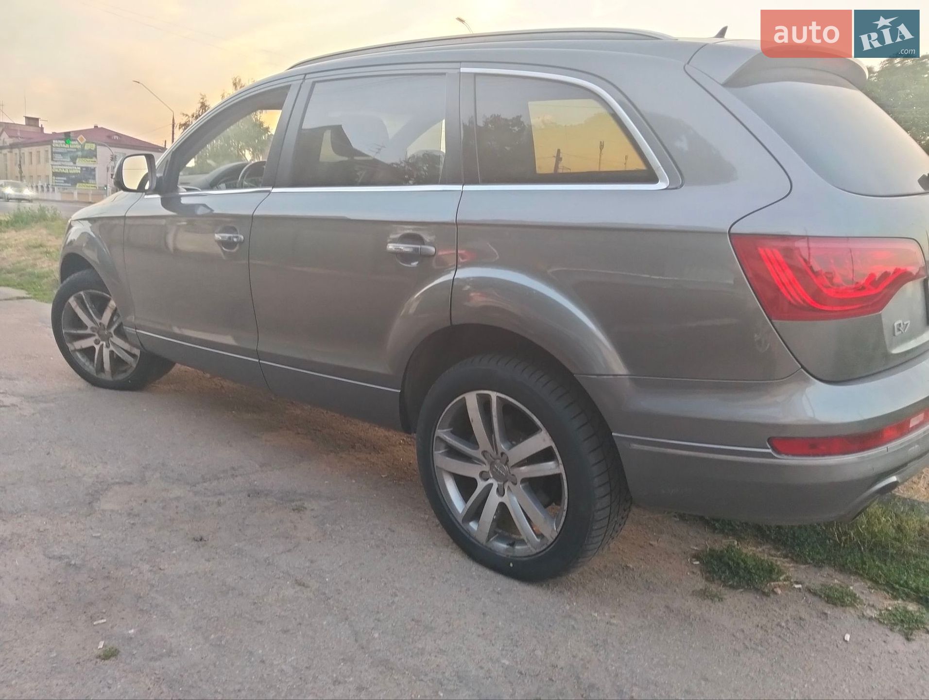 Audi Q7 2010 VIN WA1VMAFE0BD002730 фото оголошення 8 з 21
