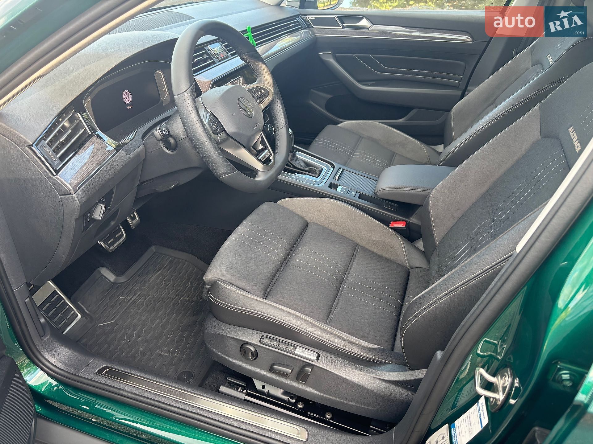 Volkswagen Passat Alltrack 2020 VIN WVWZZZ3CZLE142559 фото оголошення 10 з 37