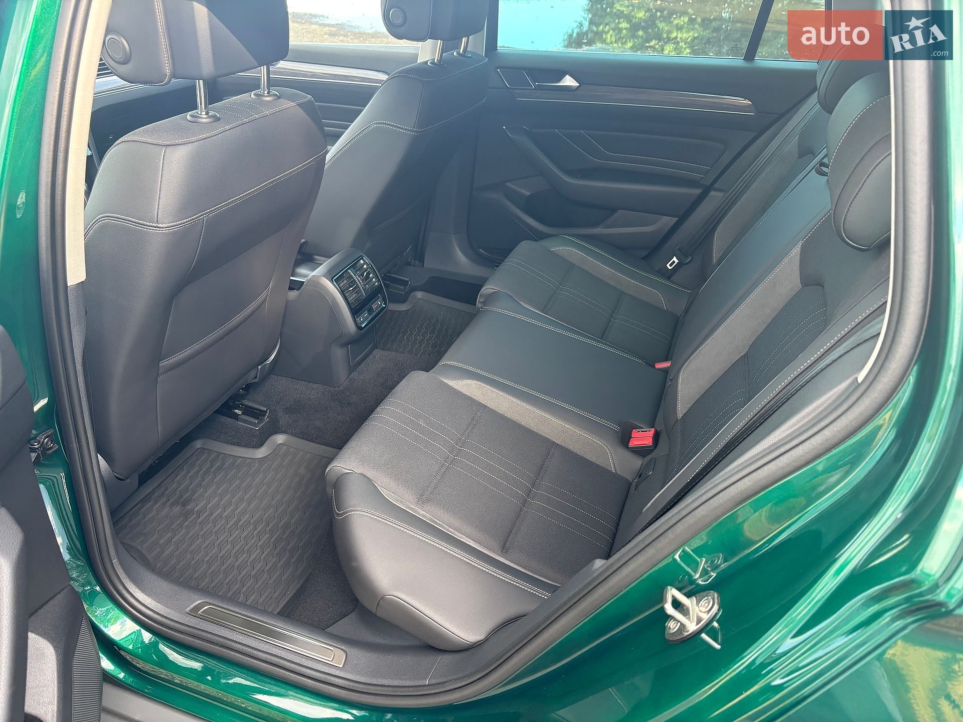 Volkswagen Passat Alltrack 2020 VIN WVWZZZ3CZLE142559 фото оголошення 12 з 37