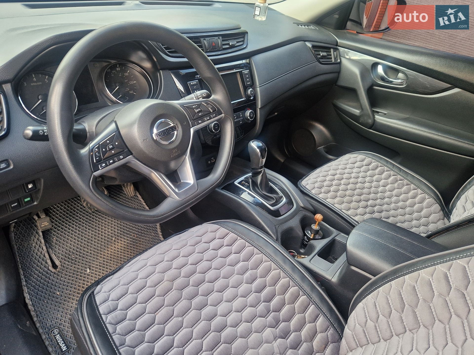 Nissan Rogue 2018 VIN KNMAT2MT7JP560599 фото оголошення 2 з 12
