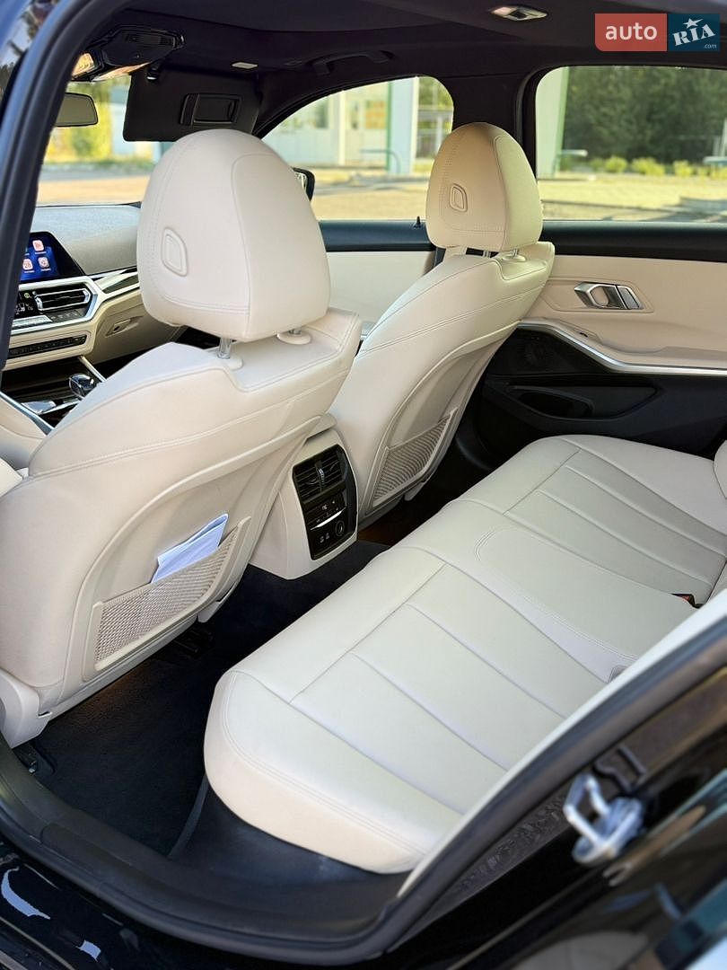 BMW 3 Series 2019 VIN WBA5R1C58KAK09506 фото оголошення 16 з 23