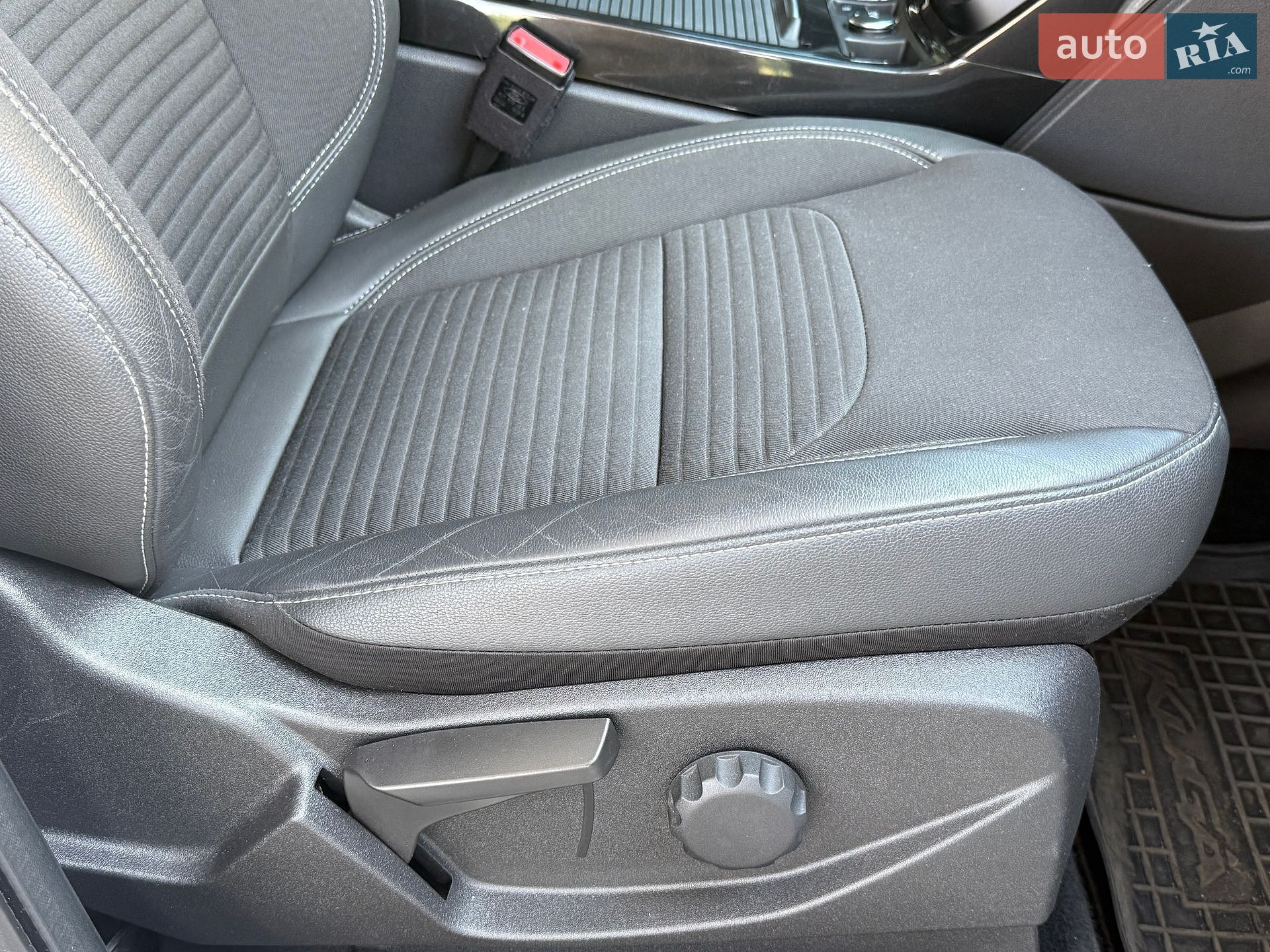 Ford Kuga 2019 VIN WF0AXXWPMAKJ60115 фото оголошення 18 з 80