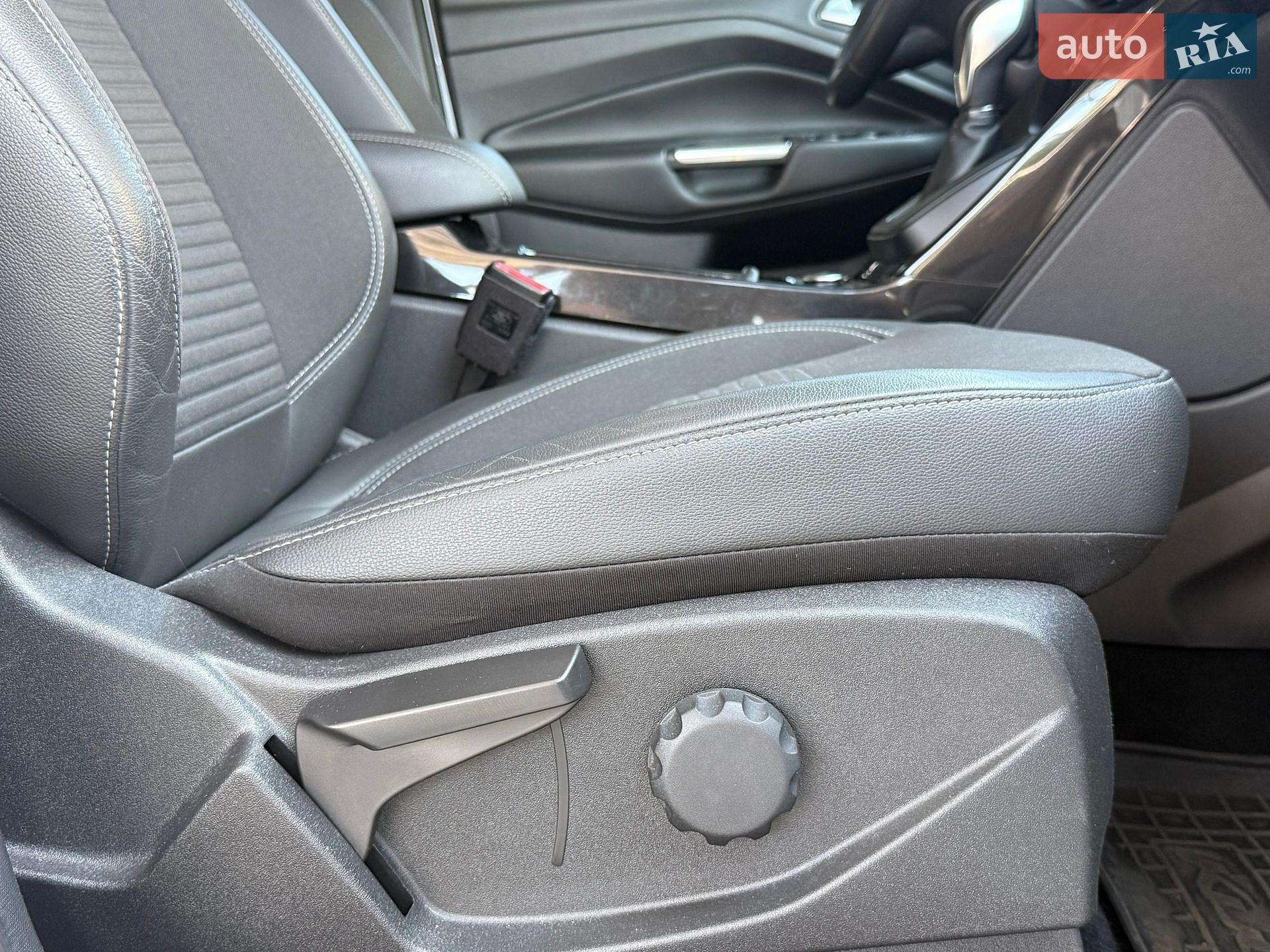 Ford Kuga 2019 VIN WF0AXXWPMAKJ60115 фото оголошення 35 з 80