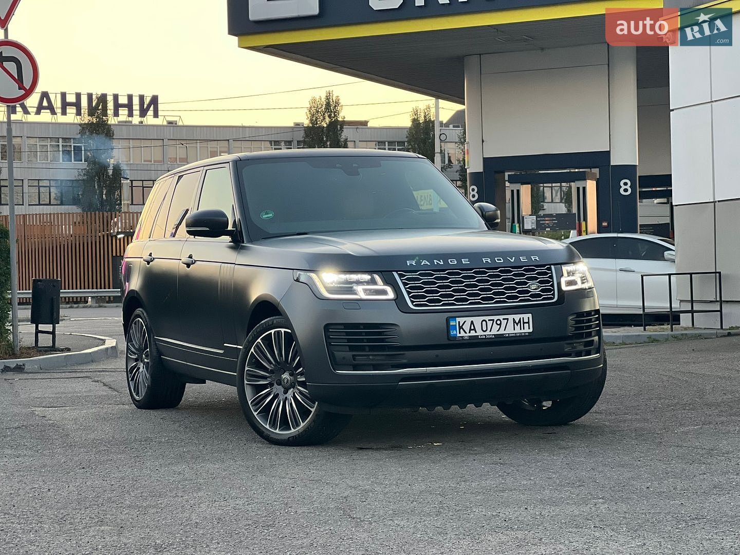 Land Rover Range Rover 2019 VIN SALGA2BJ7LA588449 фото оголошення 3 з 39