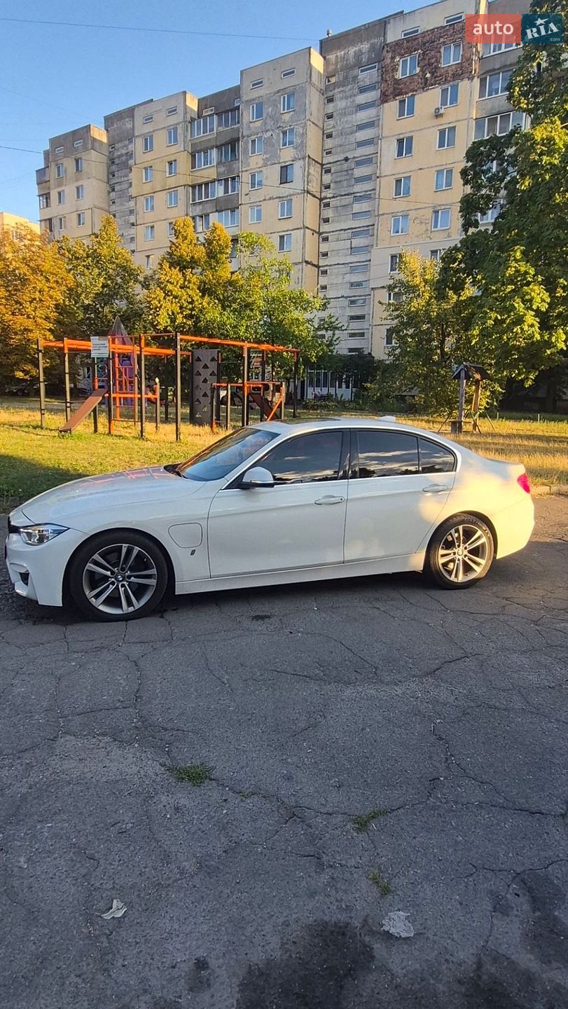 BMW 3 Series 2018 VIN WBA8E1C55JA177931 фото оголошення 3 з 11