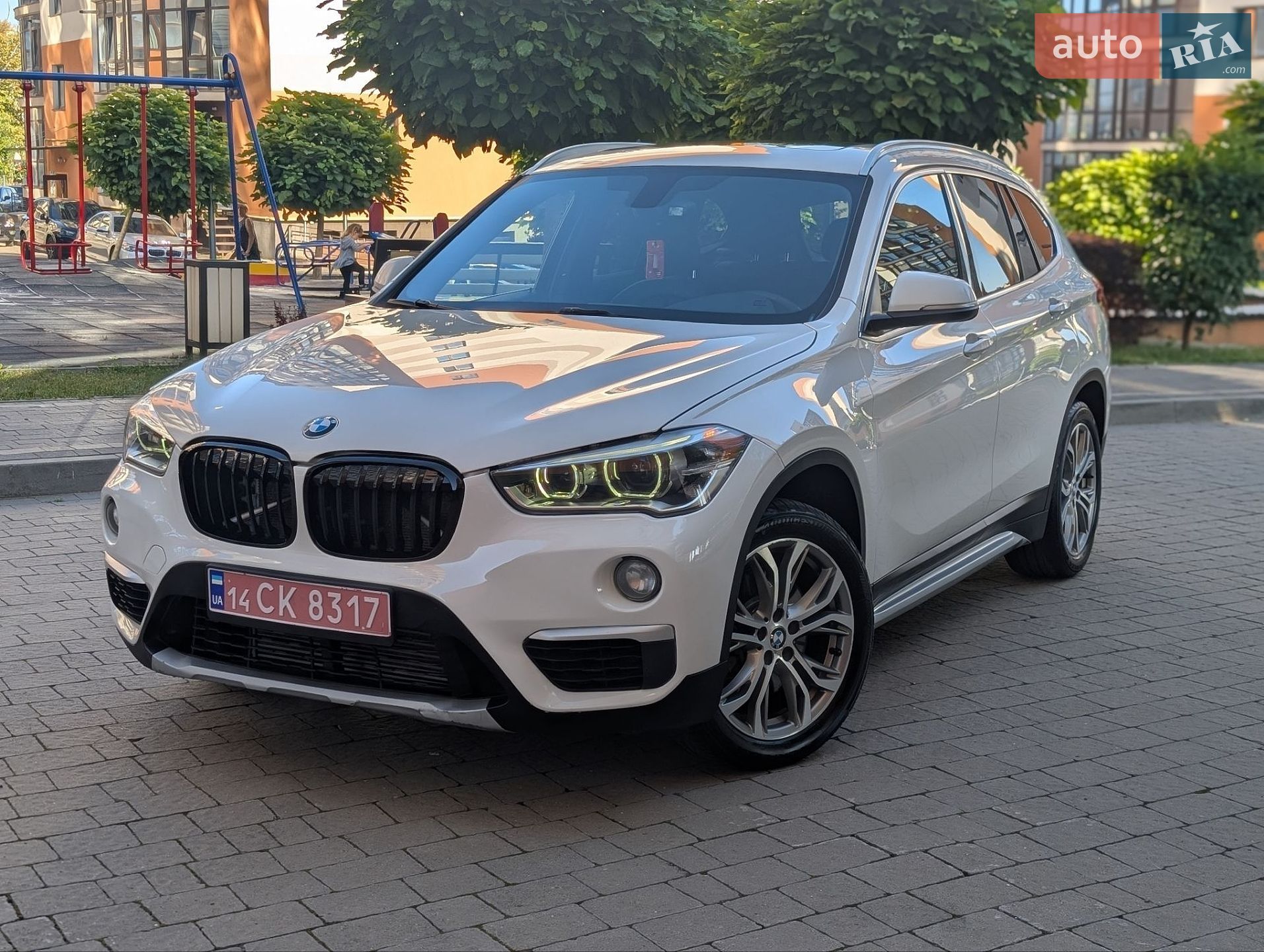 BMW X1 2018 VIN WBXHT3C32J5L28366 фото оголошення 3 з 87