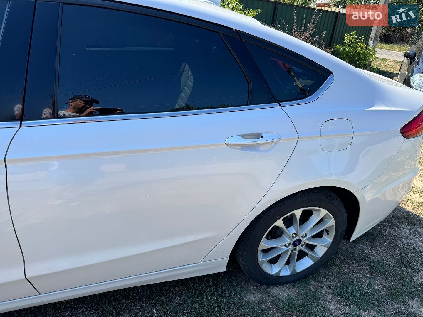 Ford Fusion 2019 VIN 3FA6P0LU3KR188610 фото оголошення 6 з 32