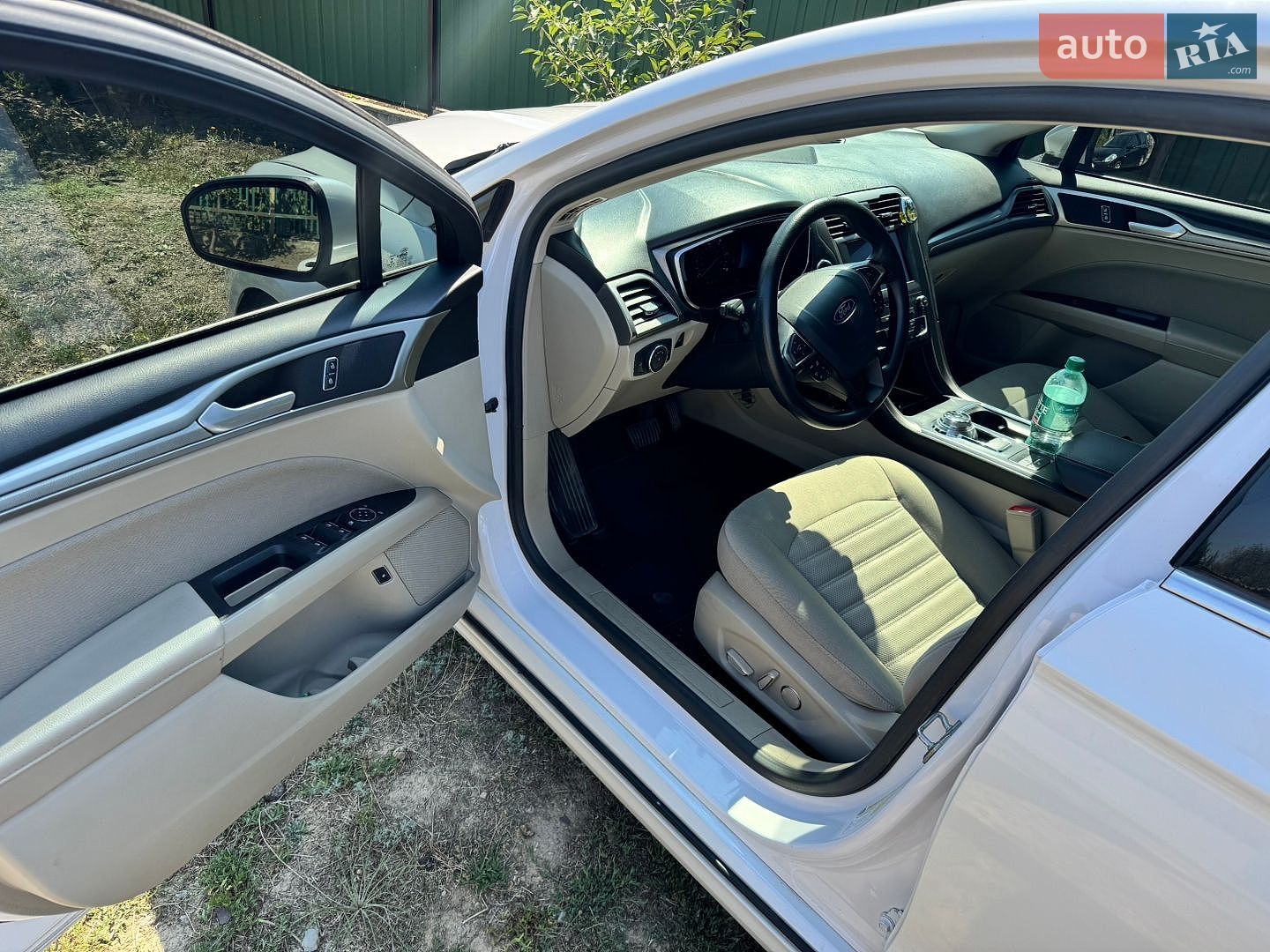 Ford Fusion 2019 VIN 3FA6P0LU3KR188610 фото оголошення 9 з 32