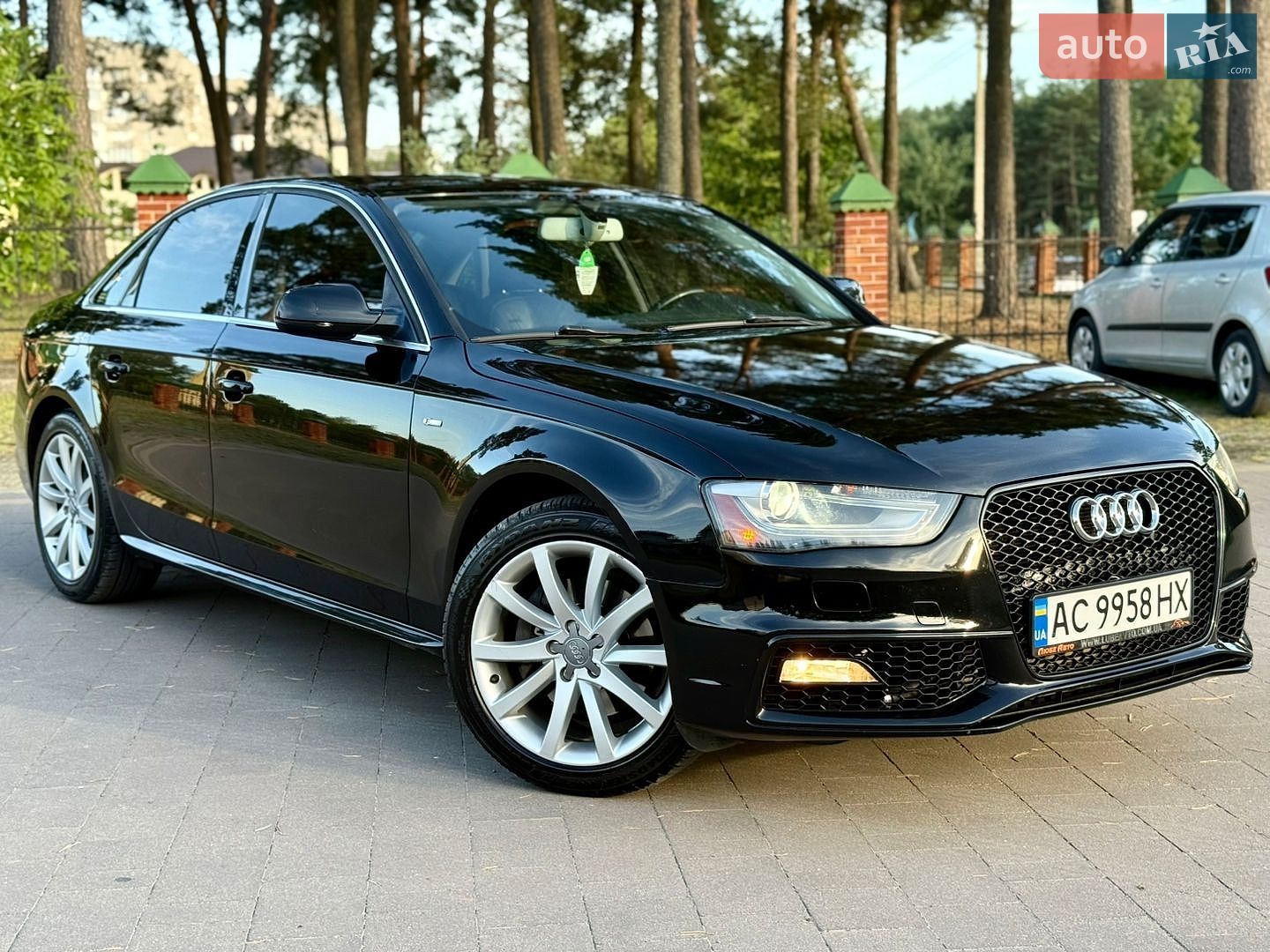 Audi A4 2015 VIN WAUFFAFLXFN039090 фото оголошення 2 з 45